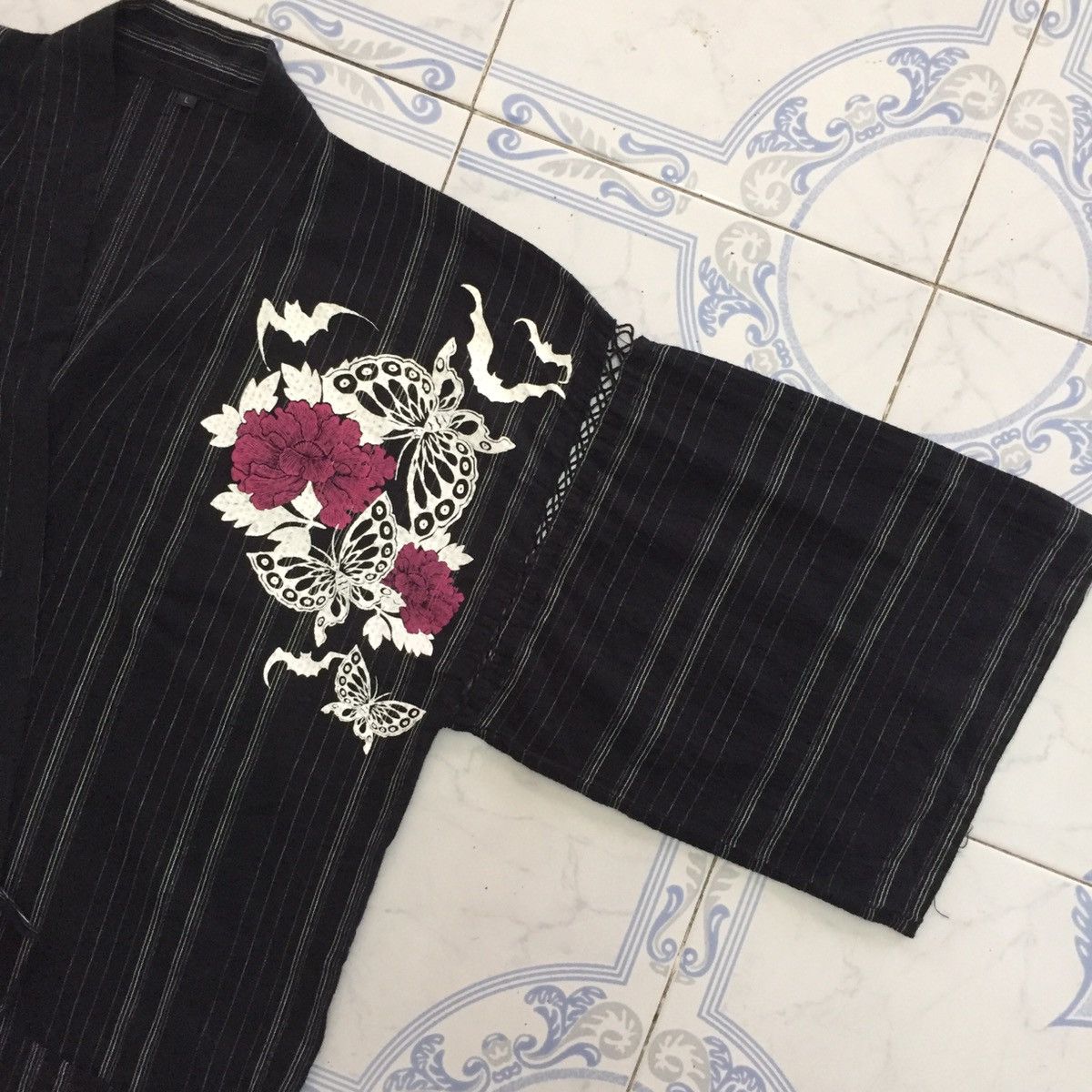 Japanese Brand Kimono Bat Butterflies Flowers Printed Size US L / EU 52-54 / 3 - 3 Thumbnail