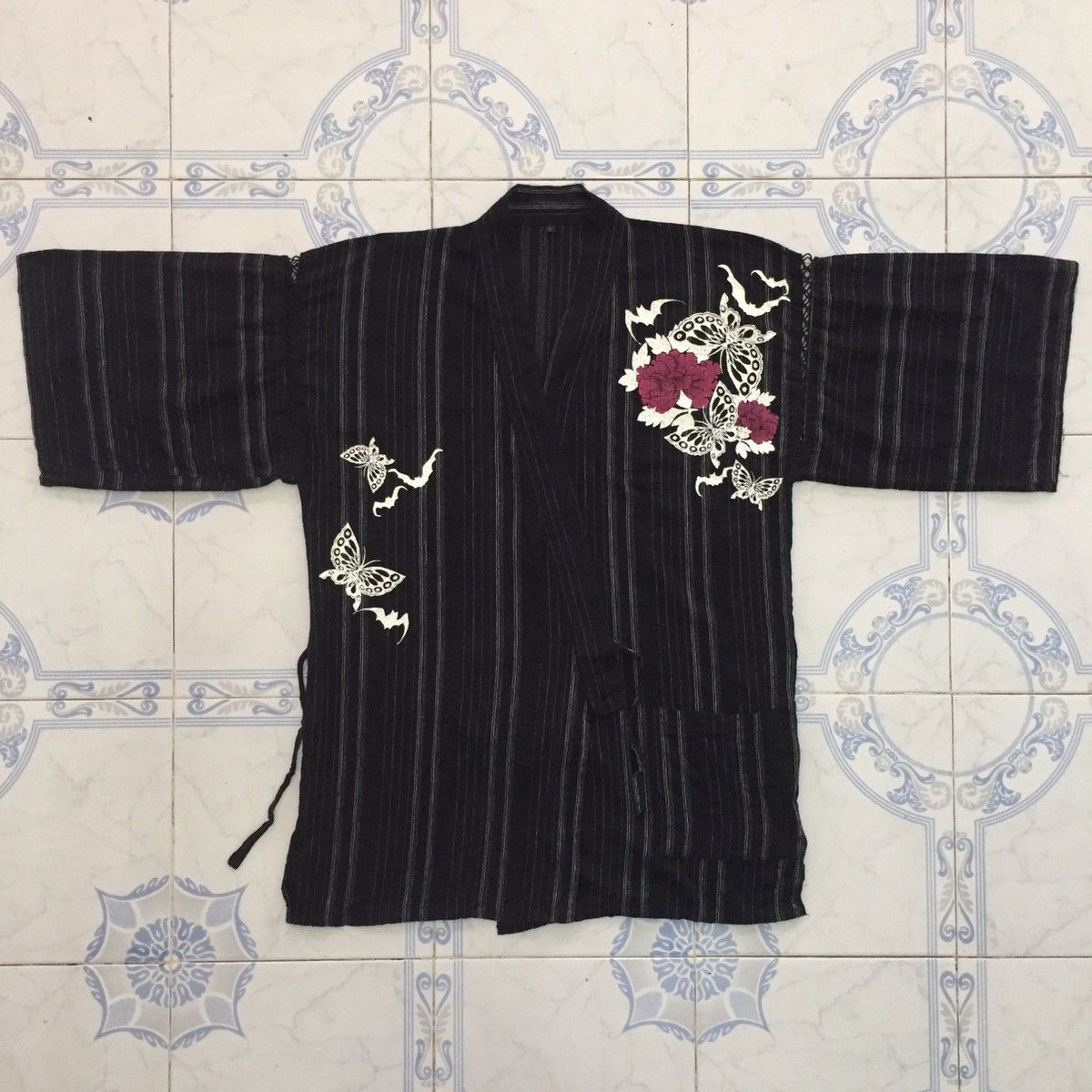 Japanese Brand Kimono Bat Butterflies Flowers Printed Size US L / EU 52-54 / 3 - 1 Thumbnail