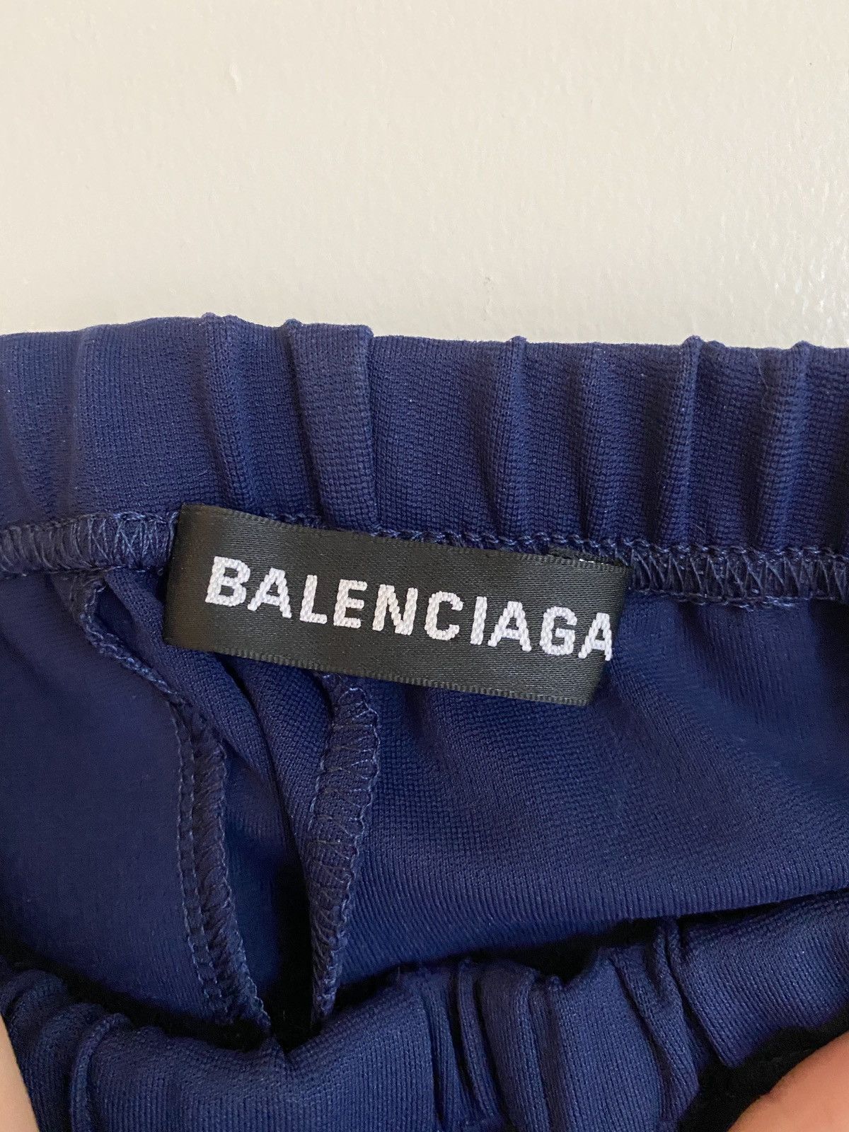 Balenciaga Balenciaga navy fitted track pants w/ zipper detailing Size US 30 / EU 46 - 3 Thumbnail