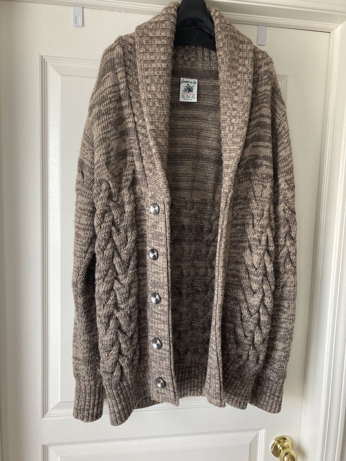 S.N.S. Herning Long cardigan cable knit Size US S / EU 44-46 / 1 - 5 Thumbnail