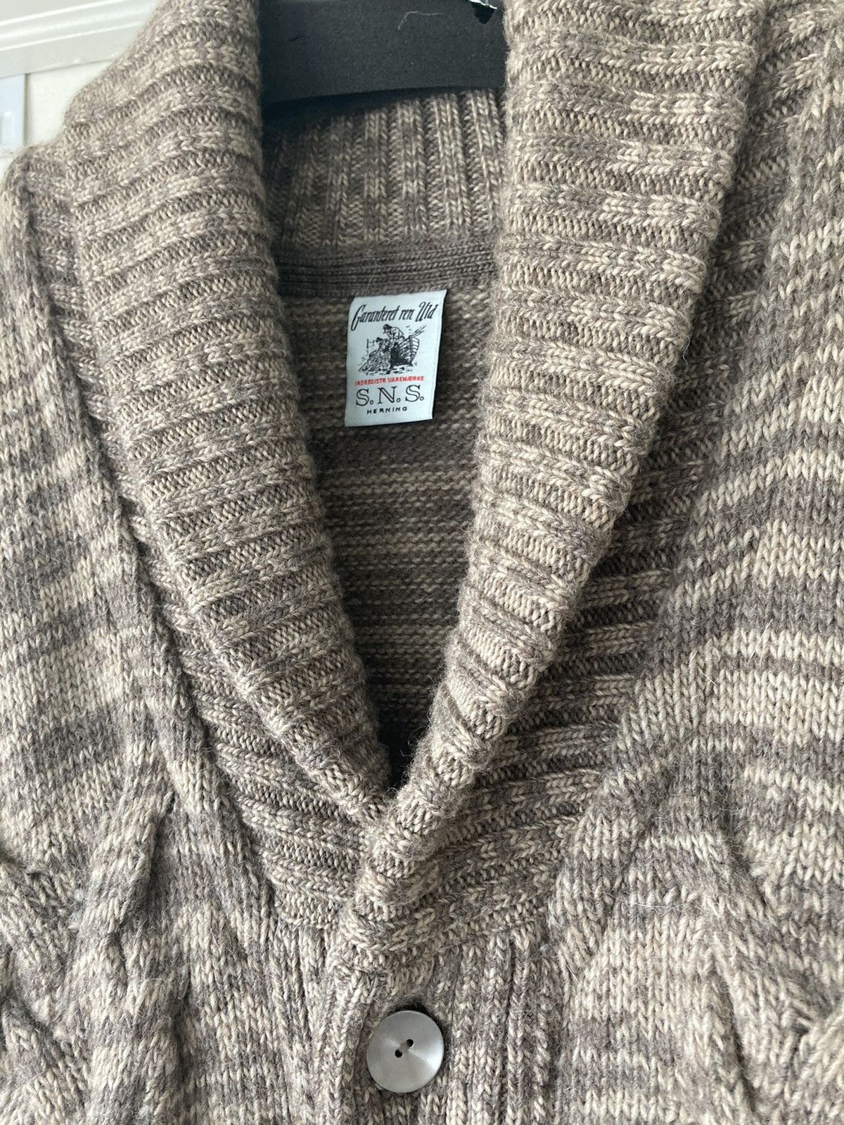 S.N.S. Herning Long cardigan cable knit Size US S / EU 44-46 / 1 - 6 Thumbnail