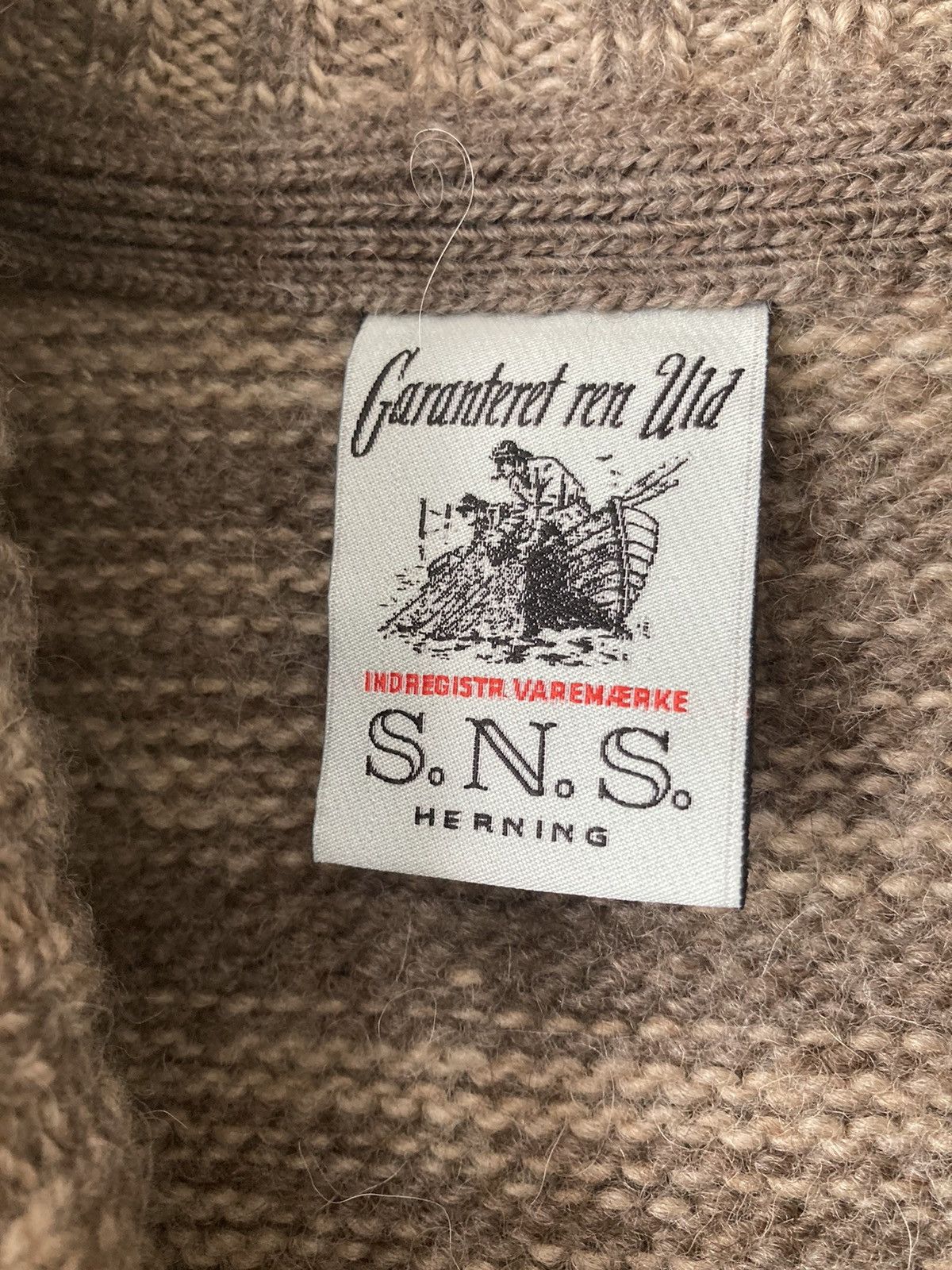 S.N.S. Herning Long cardigan cable knit Size US S / EU 44-46 / 1 - 7 Thumbnail