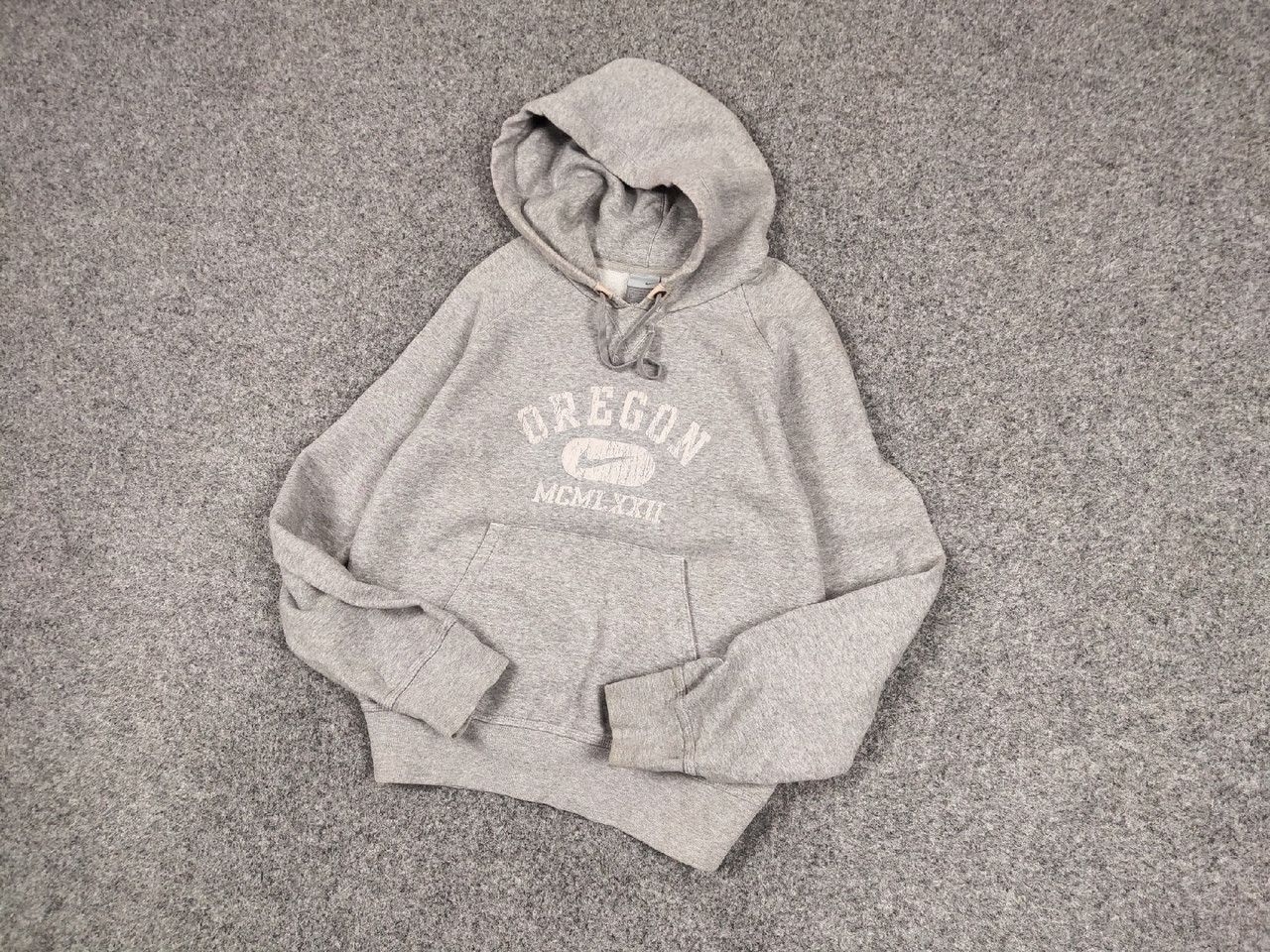 Nike Vintage 90s Nike USA Beaverton Oregon Gray Hoodie Size US S / EU 44-46 / 1 - 3 Thumbnail