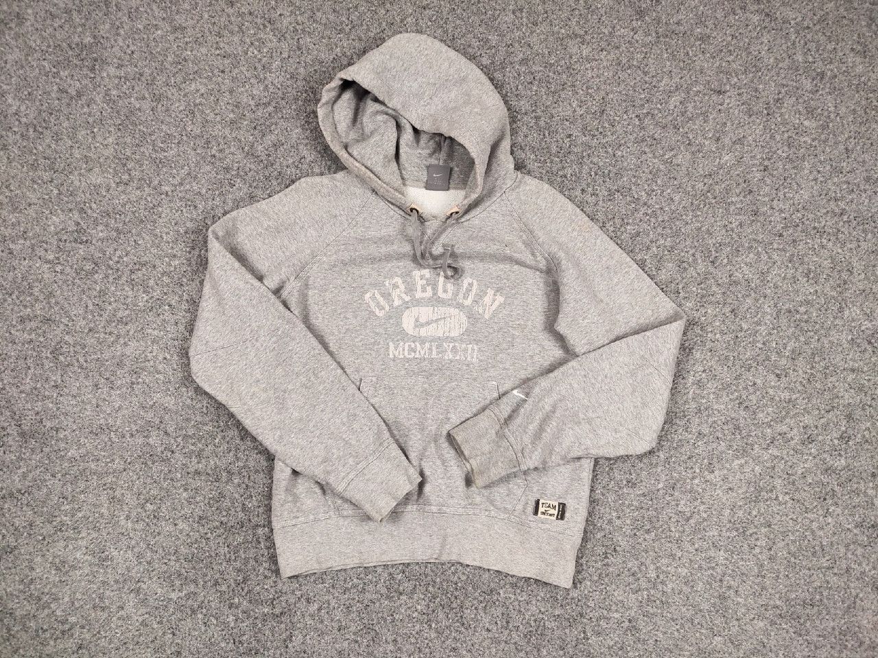 Nike Vintage 90s Nike USA Beaverton Oregon Gray Hoodie Size US S / EU 44-46 / 1 - 4 Thumbnail