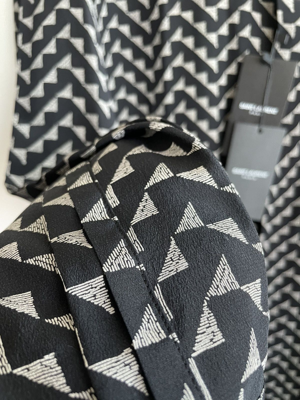 Hedi Slimane × Saint Laurent Paris × Yves Saint Laurent Saint Laurent Super Runway Pure Silk Shirt Triangle Print Size US L / EU 52-54 / 3 - 10 Thumbnail