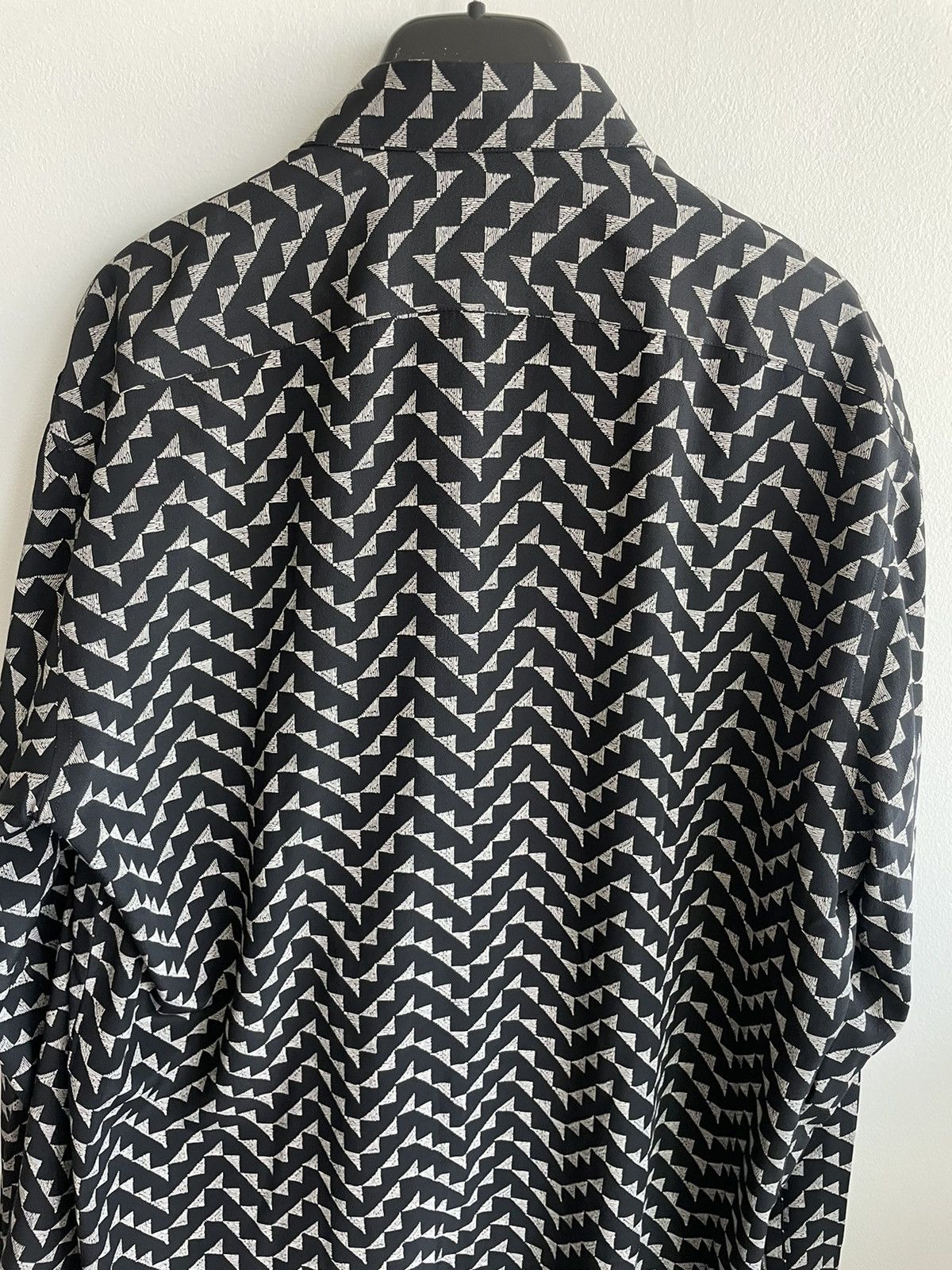 Hedi Slimane × Saint Laurent Paris × Yves Saint Laurent Saint Laurent Super Runway Pure Silk Shirt Triangle Print Size US L / EU 52-54 / 3 - 7 Thumbnail