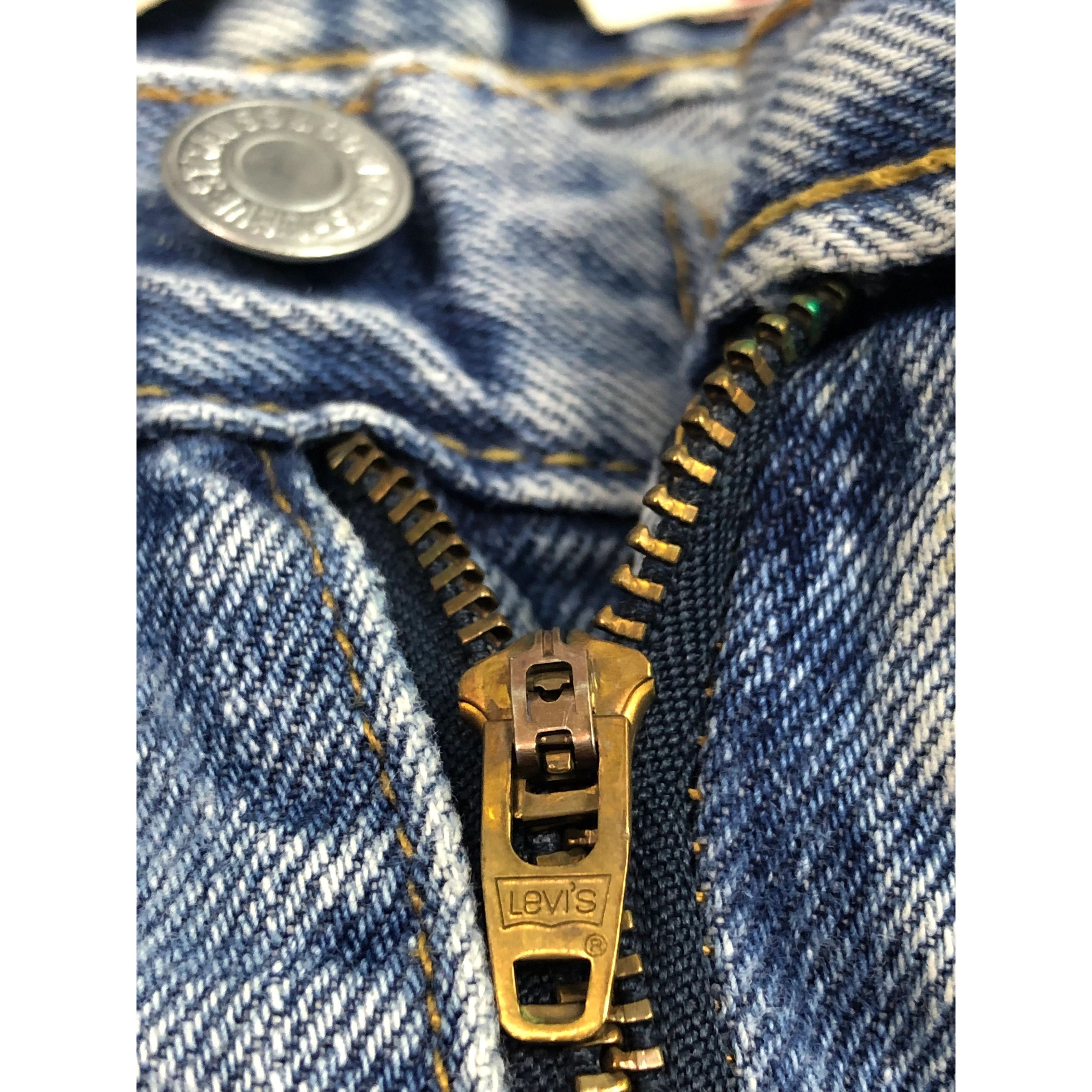 Levi's Vintage Levis 550 Relaxed Fit Lightwash Jeans DP0547 Size US 40 / EU 56 - 7 Thumbnail