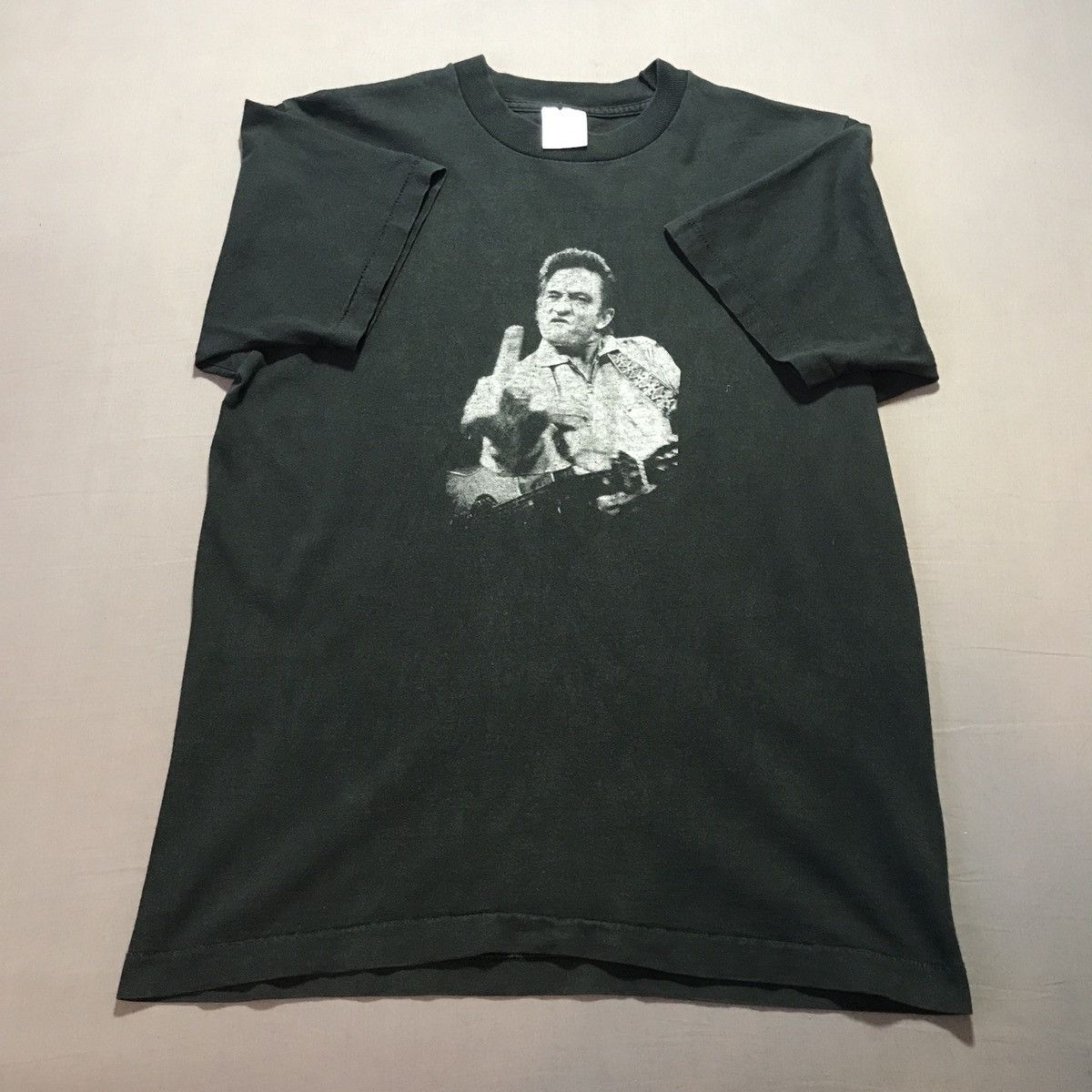 Band Tees × Vintage Jonny cash middle finger tee Size US M / EU 48-50 / 2 - 2 Thumbnail