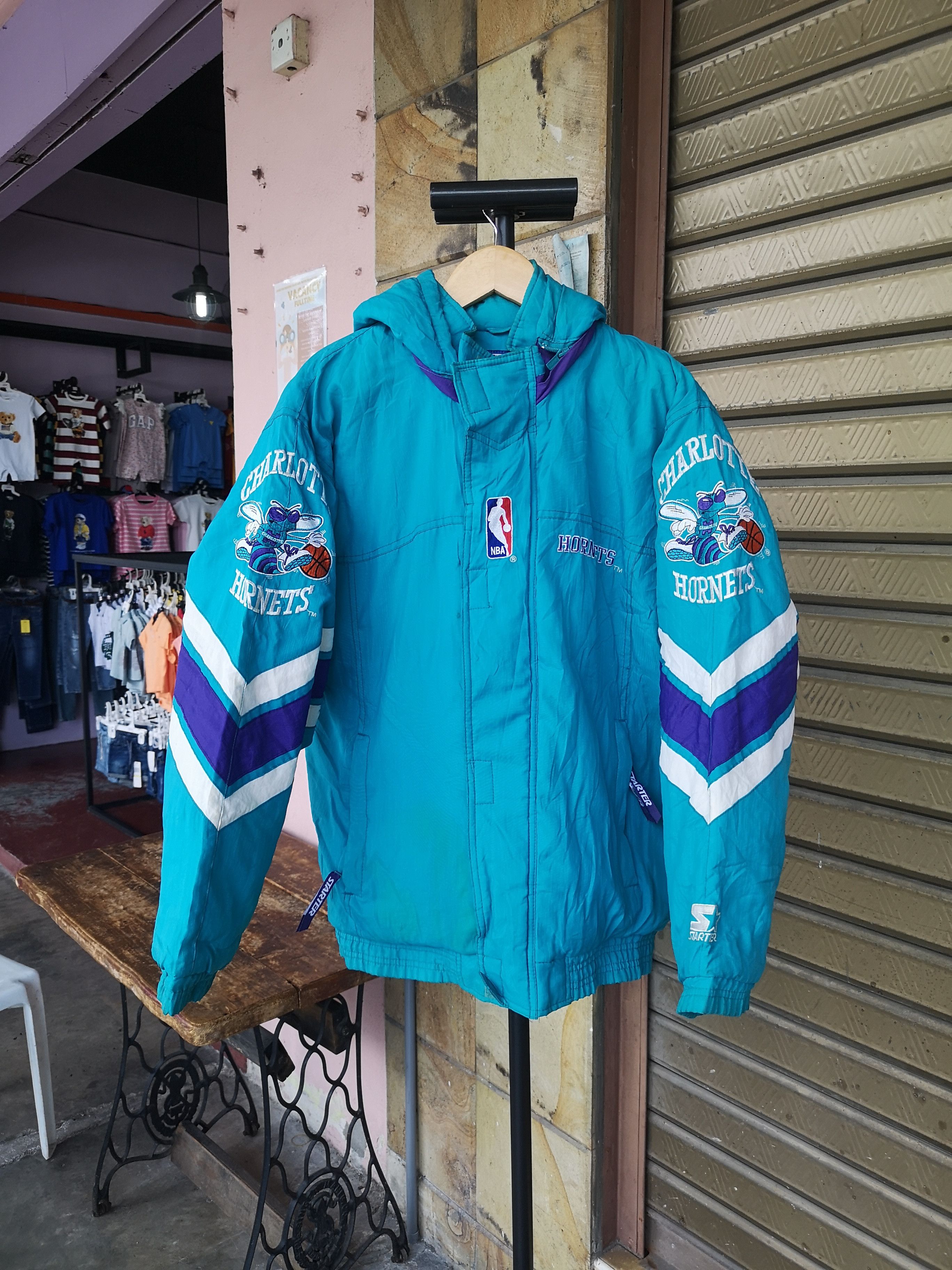 VINTAGE MENS store MED/LRG STARTER NBA CHARLOTTE HORNETS JACKET