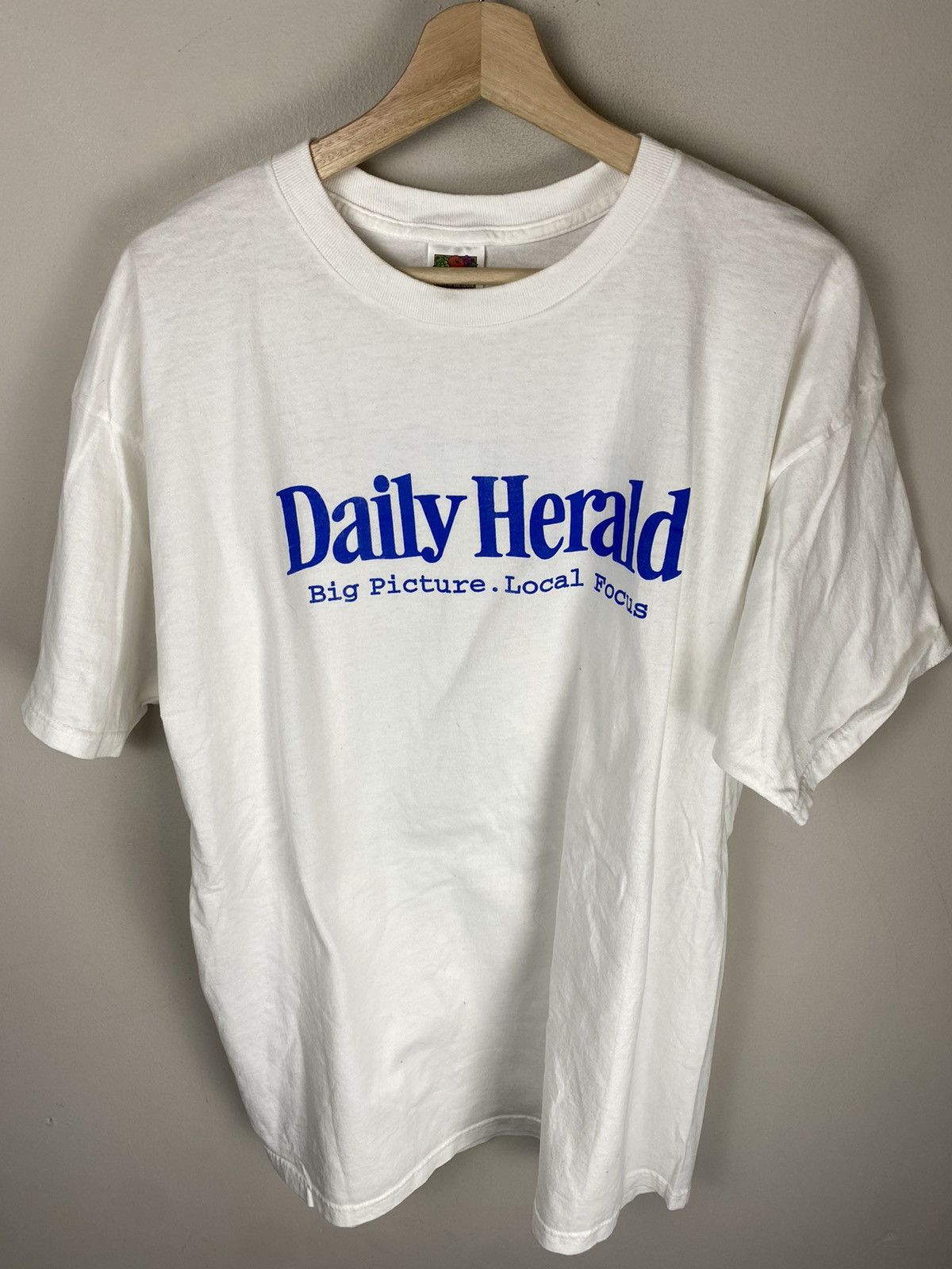 Vintage Vintage Daily Herald Tee Size US XXL / EU 58 / 5 - 1 Thumbnail