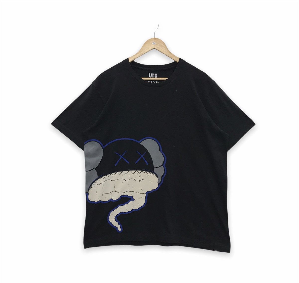 Designer × Kaws × Uniqlo Rare!! Uniqlo X KAWS Graphics Tee Size US XL / EU 56 / 4 - 1 Thumbnail