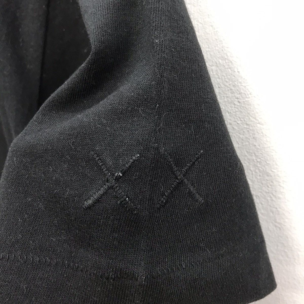 Designer × Kaws × Uniqlo Rare!! Uniqlo X KAWS Graphics Tee Size US XL / EU 56 / 4 - 8 Thumbnail