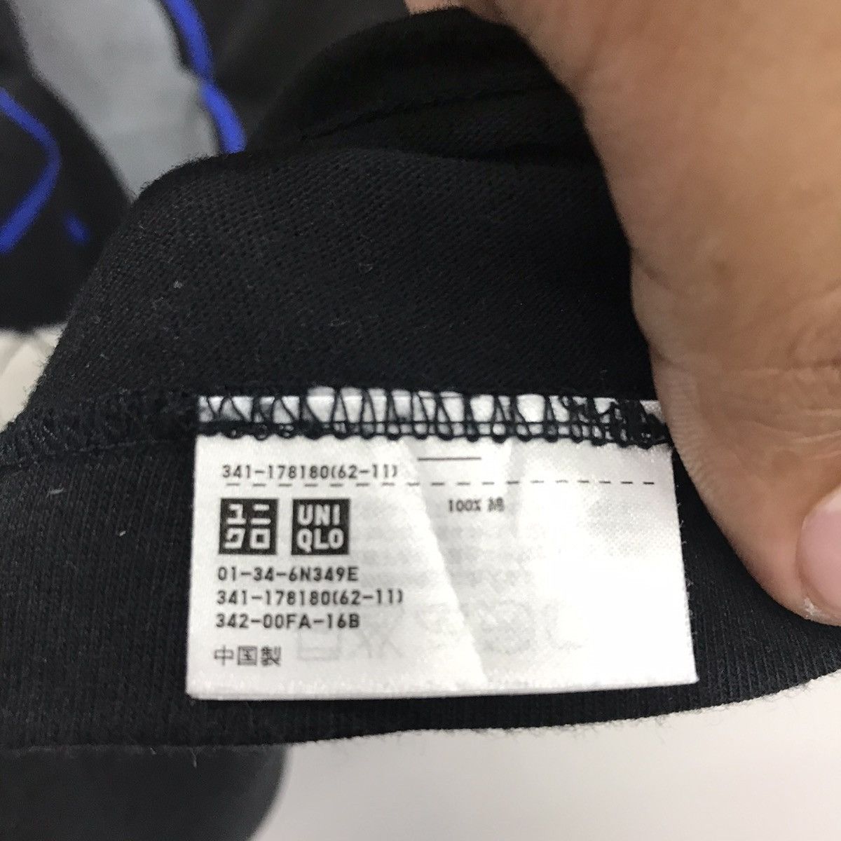 Designer × Kaws × Uniqlo Rare!! Uniqlo X KAWS Graphics Tee Size US XL / EU 56 / 4 - 12 Thumbnail