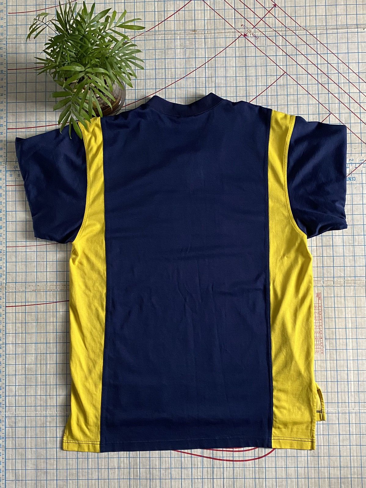 NCAA × Nike × Vintage Vintage Nike Michigan Wolverine Warm Up Shirt Size Large Size US L / EU 52-54 / 3 - 8 Thumbnail