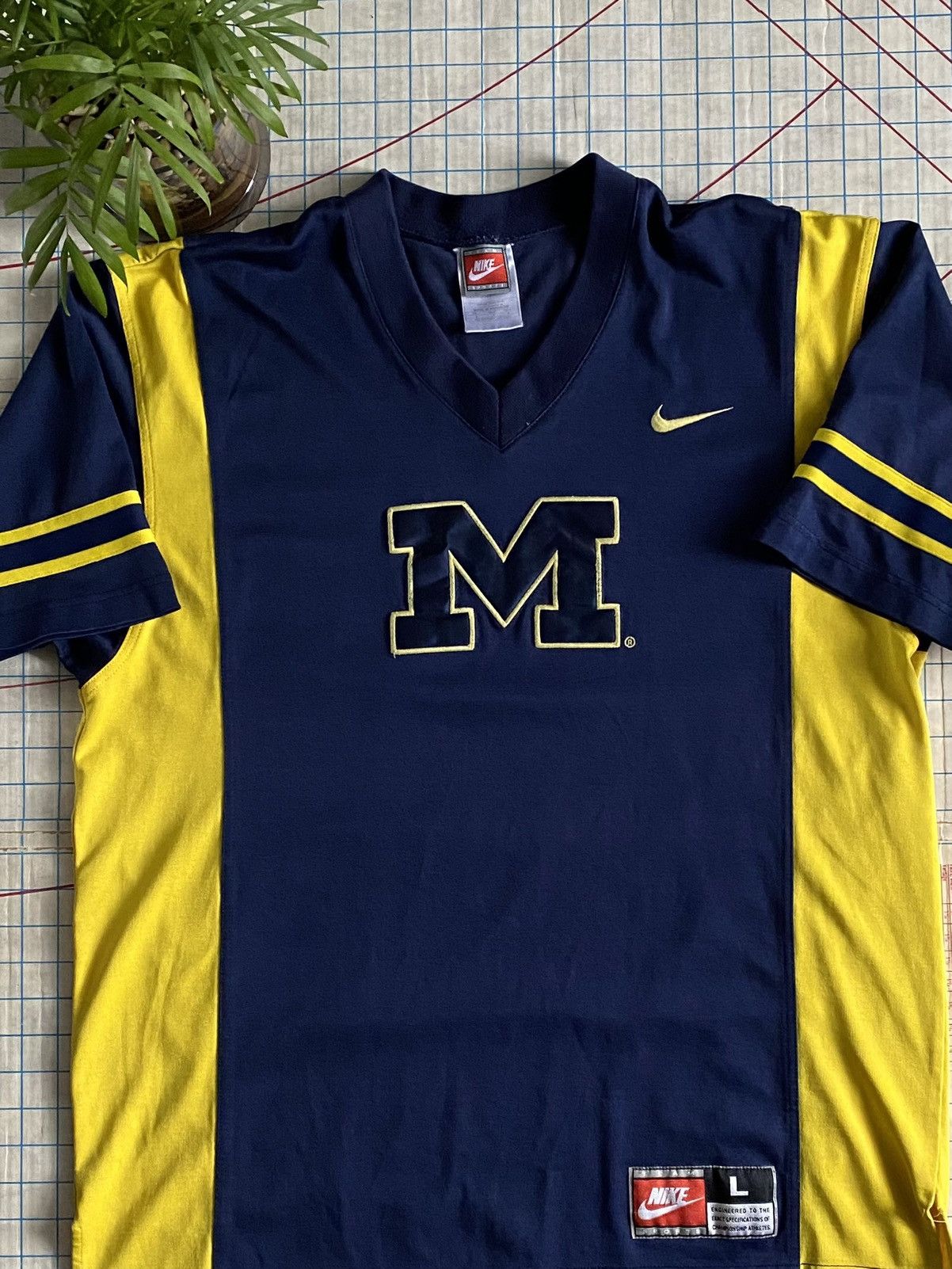 NCAA × Nike × Vintage Vintage Nike Michigan Wolverine Warm Up Shirt Size Large Size US L / EU 52-54 / 3 - 2 Thumbnail