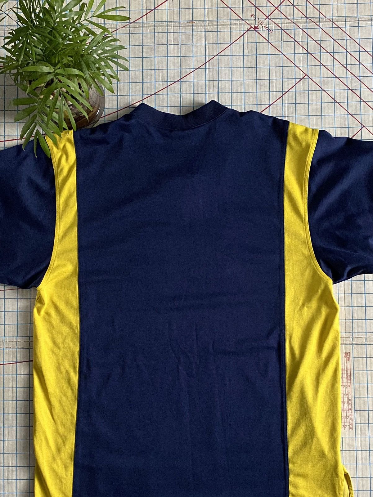 NCAA × Nike × Vintage Vintage Nike Michigan Wolverine Warm Up Shirt Size Large Size US L / EU 52-54 / 3 - 9 Thumbnail