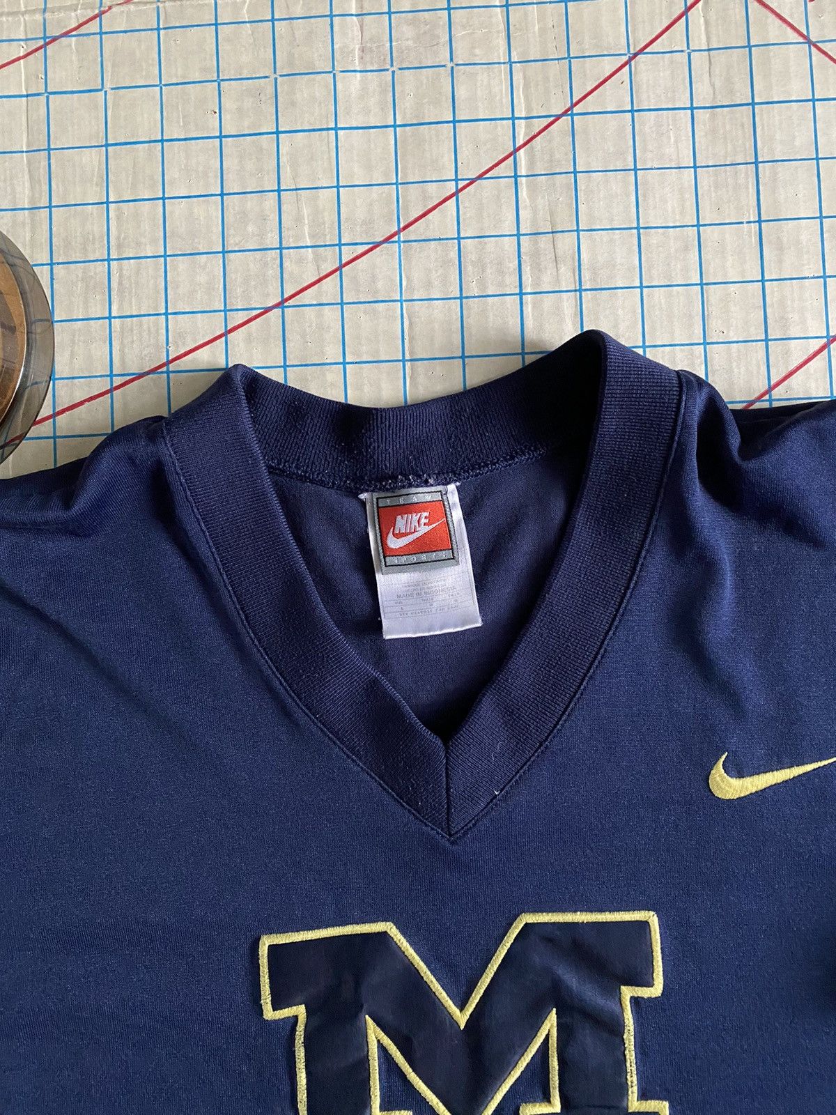 NCAA × Nike × Vintage Vintage Nike Michigan Wolverine Warm Up Shirt Size Large Size US L / EU 52-54 / 3 - 5 Thumbnail