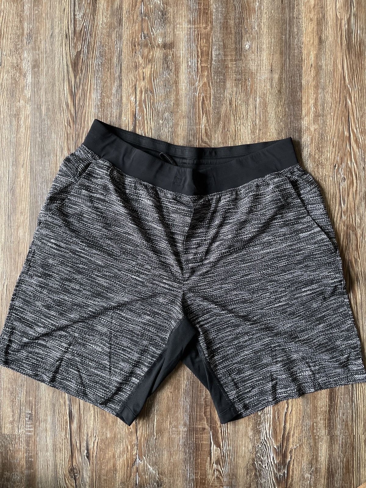 LuLulemon 9” pace breaker linerless shorts