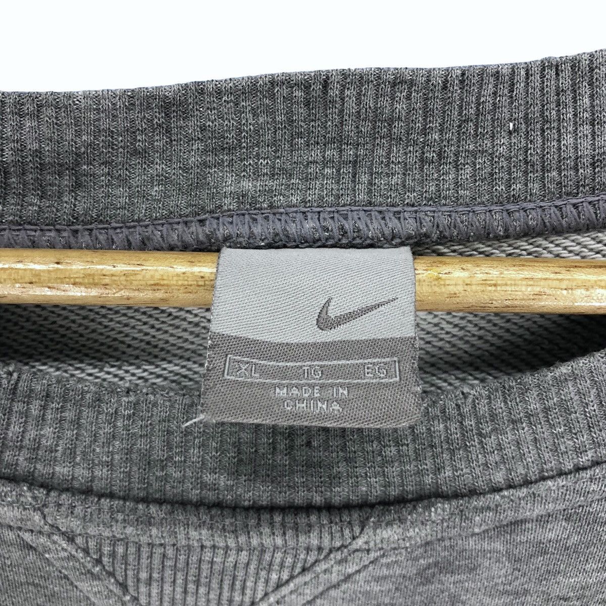 Nike Vintage Nike Swoosh Crewneck Sweatshirt Pullover Embroidery Size US XL / EU 56 / 4 - 7 Thumbnail