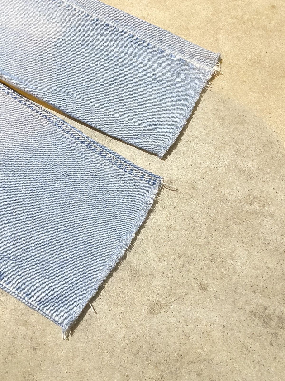 Levi's Vintage Levi’s 550 Light Wash Jeans Size US 33 - 4 Thumbnail