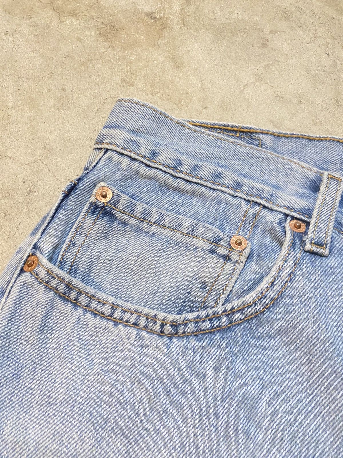 Levi's Vintage Levi’s 550 Light Wash Jeans Size US 33 - 2 Thumbnail