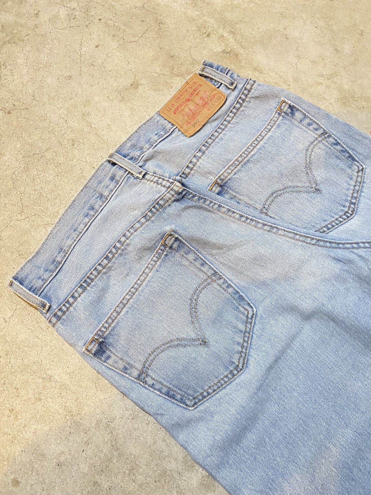 Levi's Vintage Levi’s 550 Light Wash Jeans Size US 33 - 7 Thumbnail