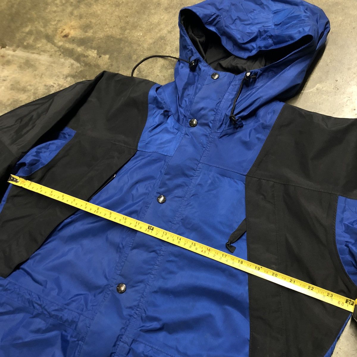 The North Face Vintage North Face Mountain Light Gore-Tex Jacket Medium Size US M / EU 48-50 / 2 - 16 Thumbnail
