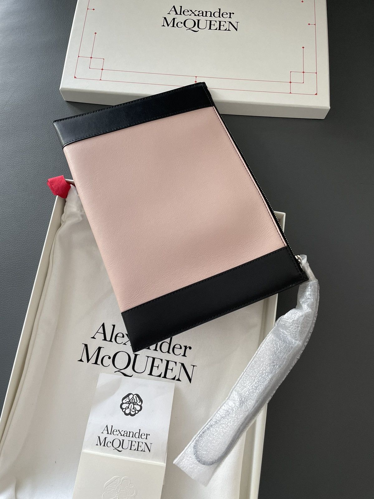 Alexander McQueen × MCQ Brand NEW Signature Rare Leather Pouch LimitedEdition Runway Size ONE SIZE - 11 Thumbnail