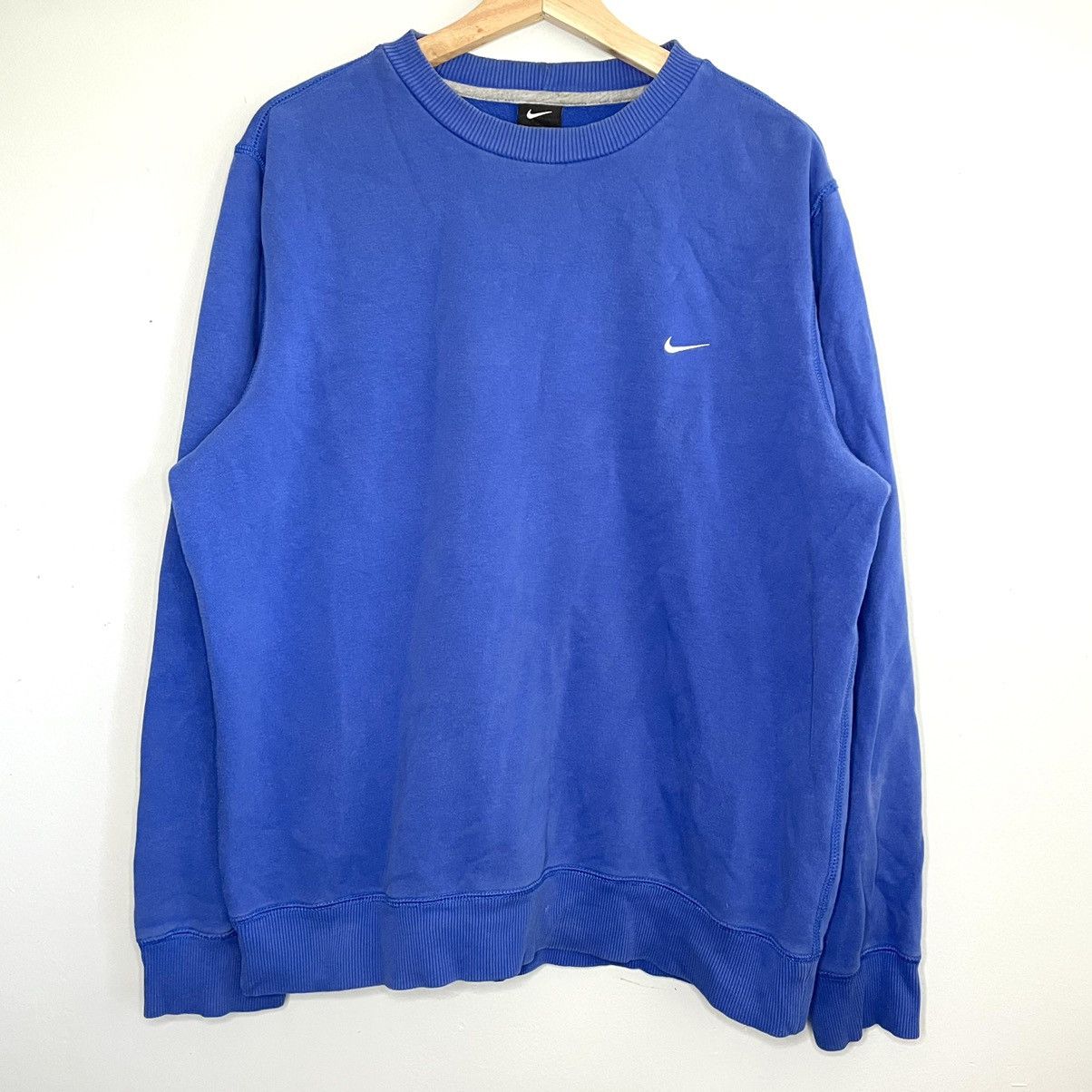 Nike × Vintage Vintage Nike Mini Swoosh Crewneck Sweatshirt L 00s Size US L / EU 52-54 / 3 - 1 Thumbnail