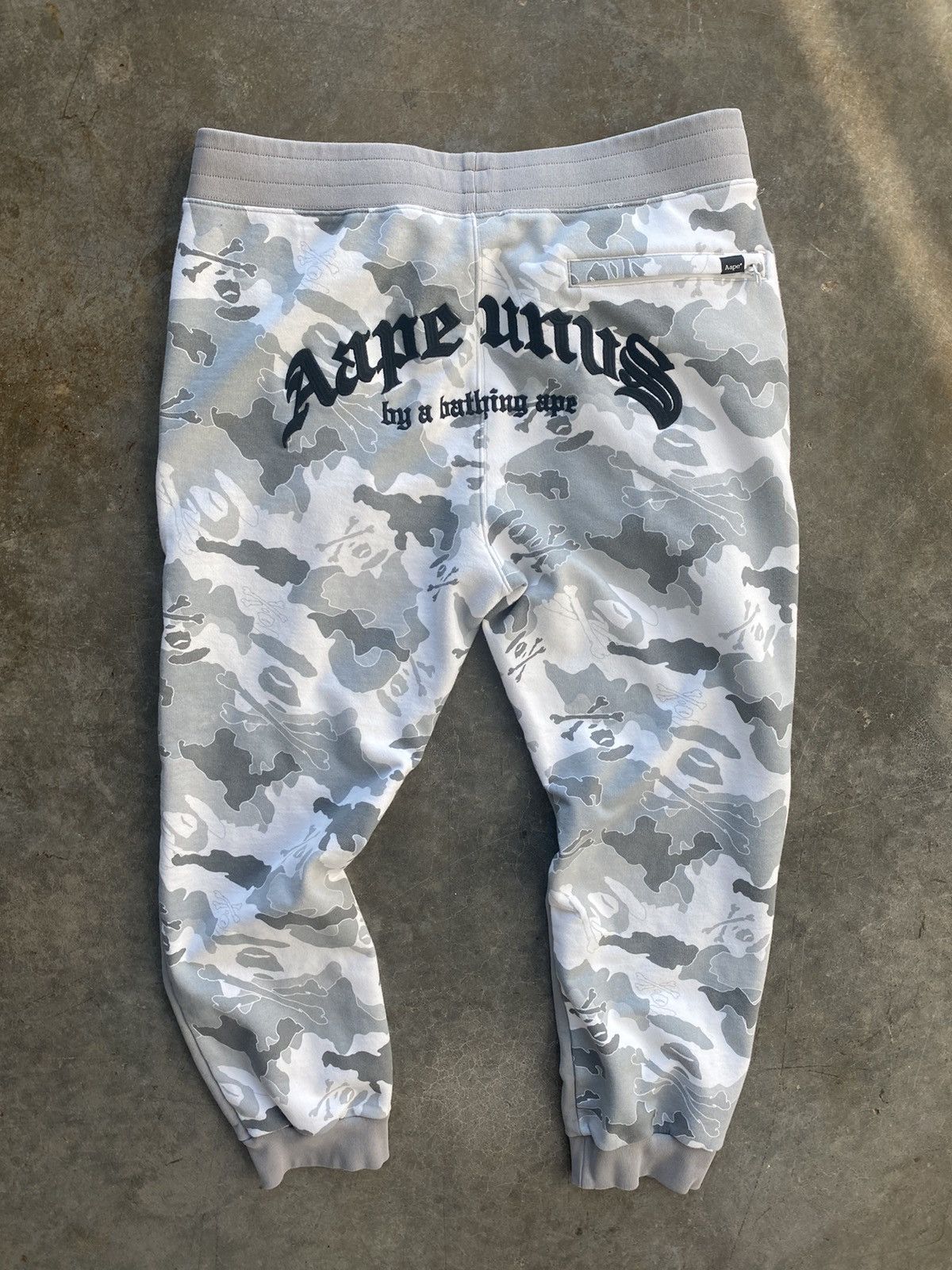 Aape fashion by A Bathing Ape Snow Camo White Grey Sweatpants Joggers BAPE Size Medium