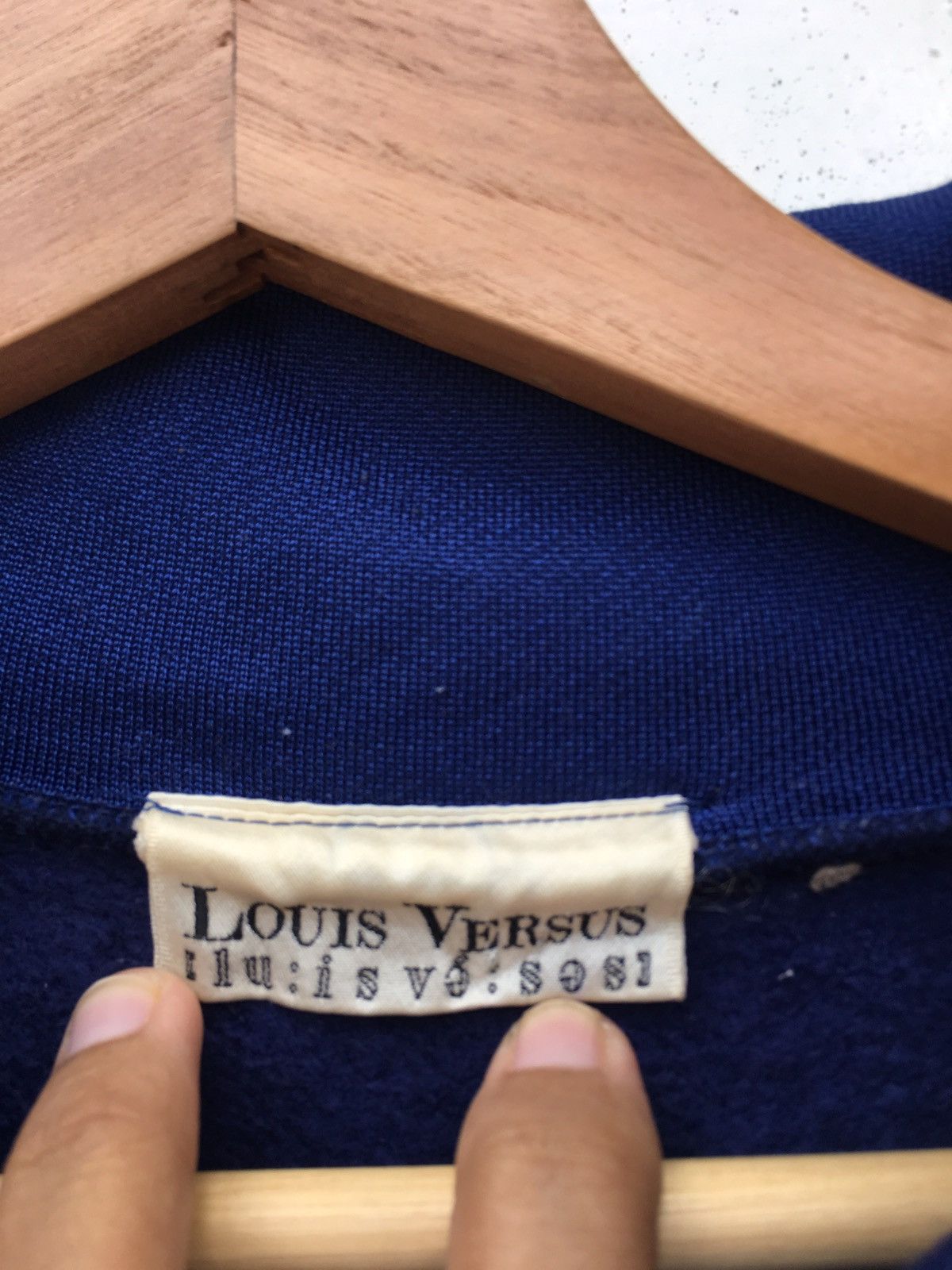 Disney Vtg Louis Versus Sport Big Logo Sweatshirt Hip Hop Size US L / EU 52-54 / 3 - 8 Thumbnail