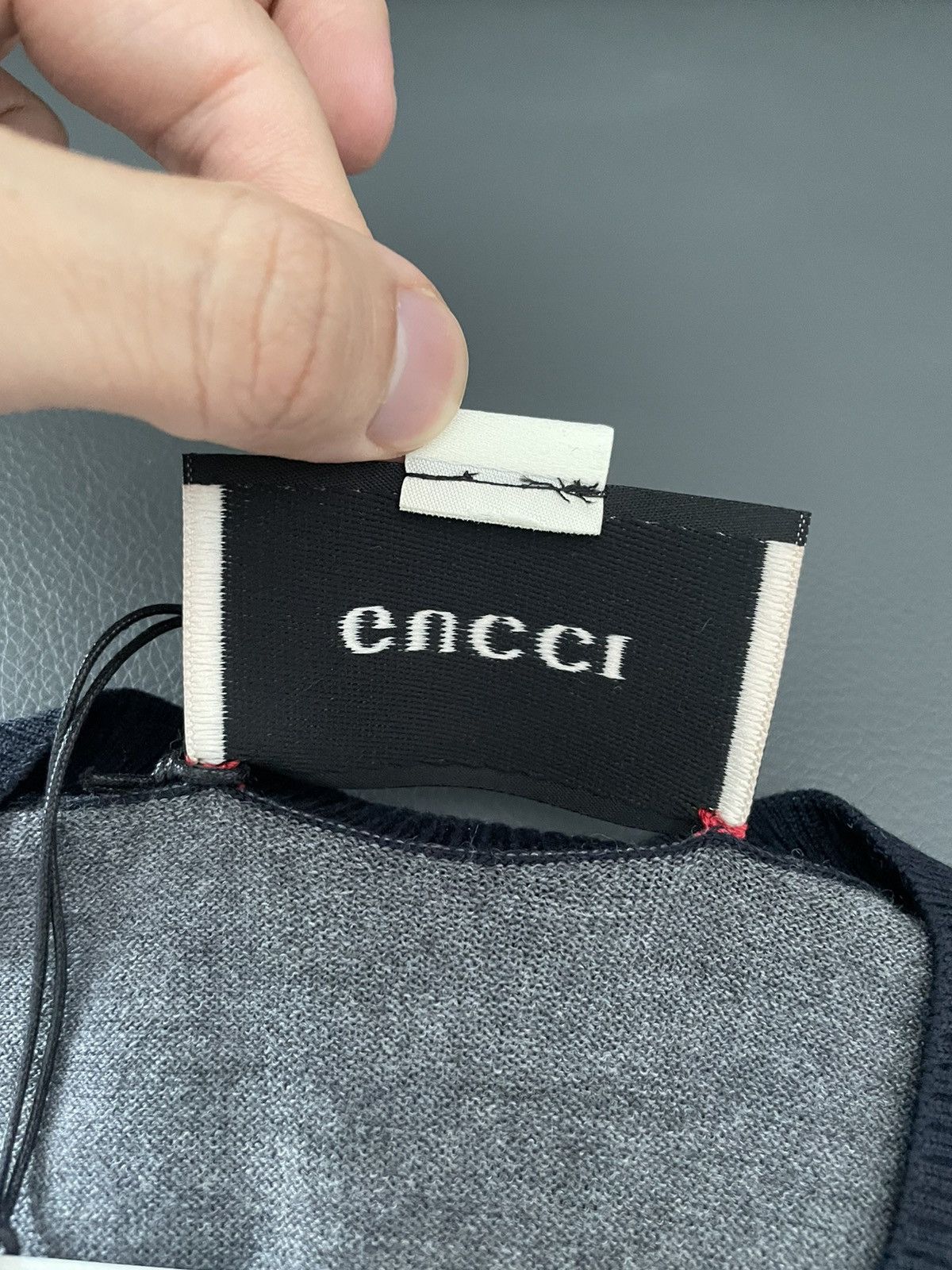 Gucci $2k Value Super Runway Bee V-neck Fine Wool Knit Sweater Size US M / EU 48-50 / 2 - 14 Thumbnail