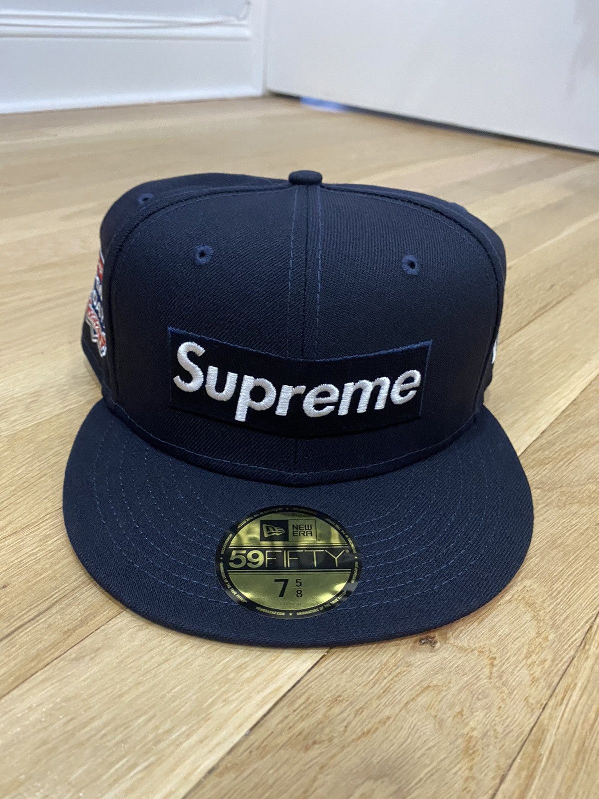 BLACK黒SIZEsupreme ニューエラ 73/8 - mirabellor.com