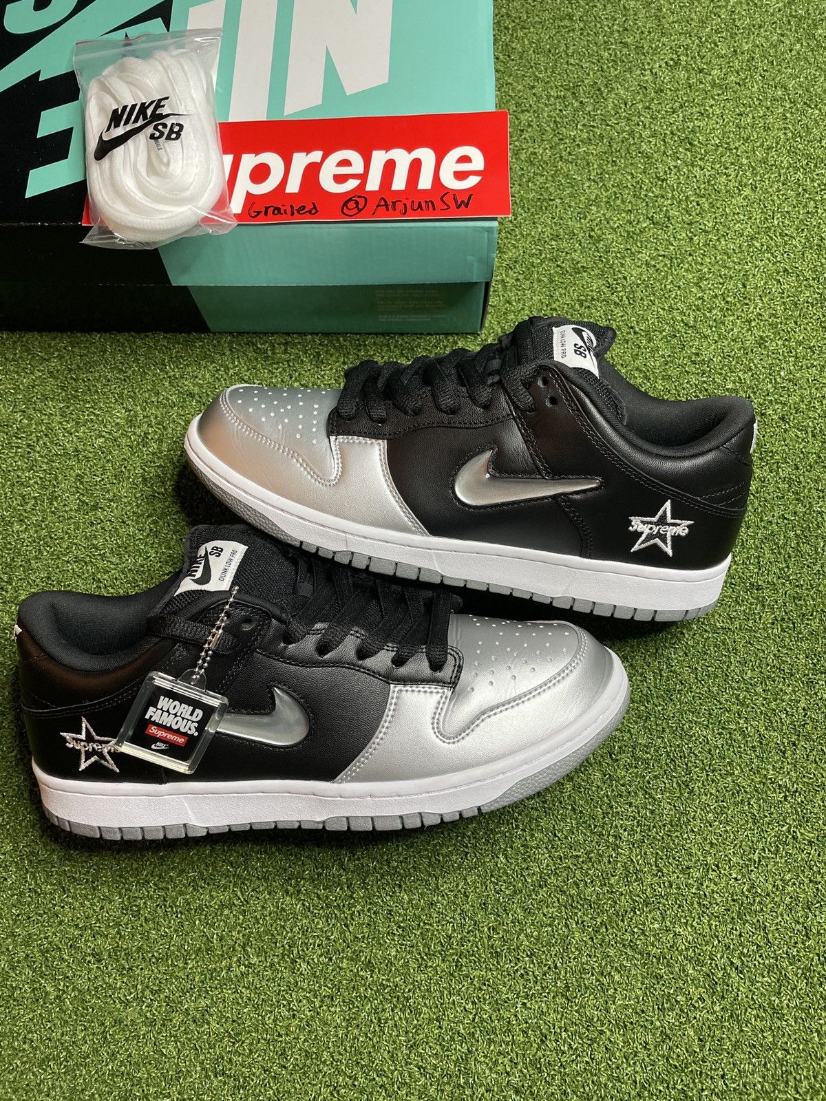 Nike SB Dunk Low Supreme Metallic Silver
