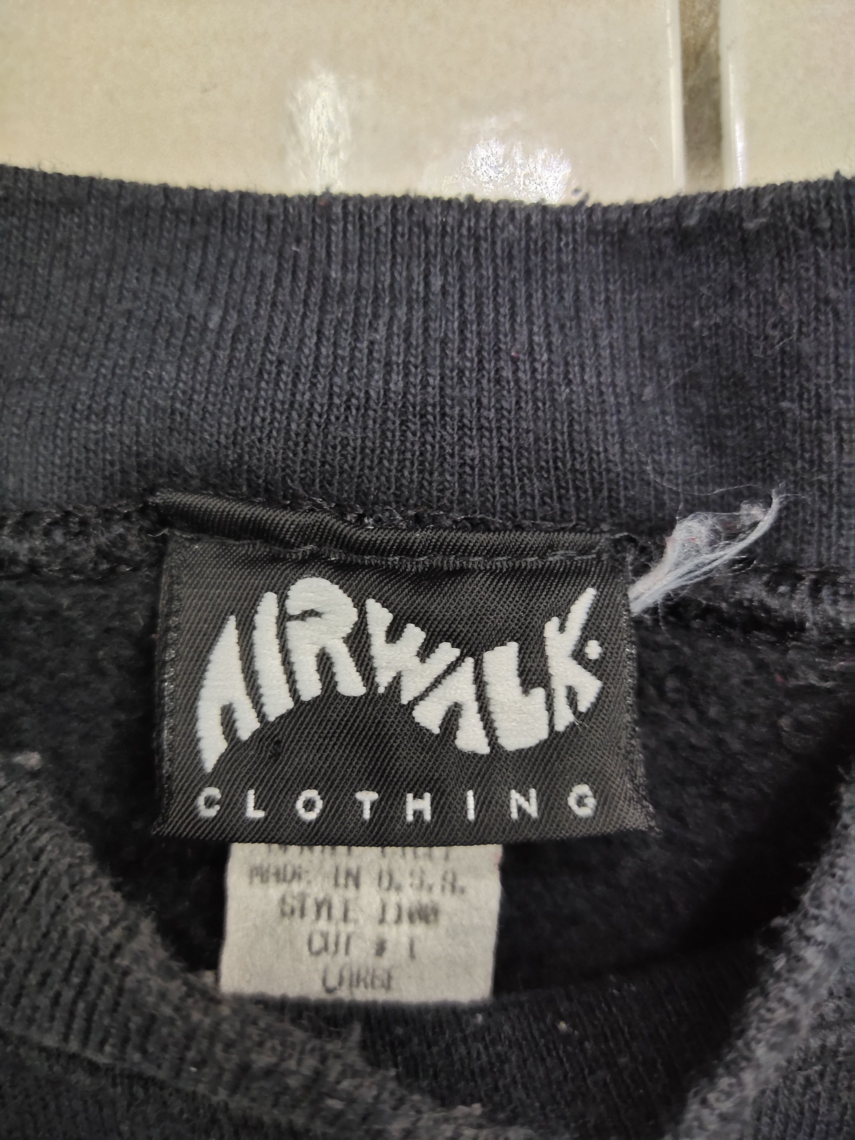 Vintage Vintage 90's Airwalk Big Logo Sweatshirt Size US L / EU 52-54 / 3 - 4 Thumbnail
