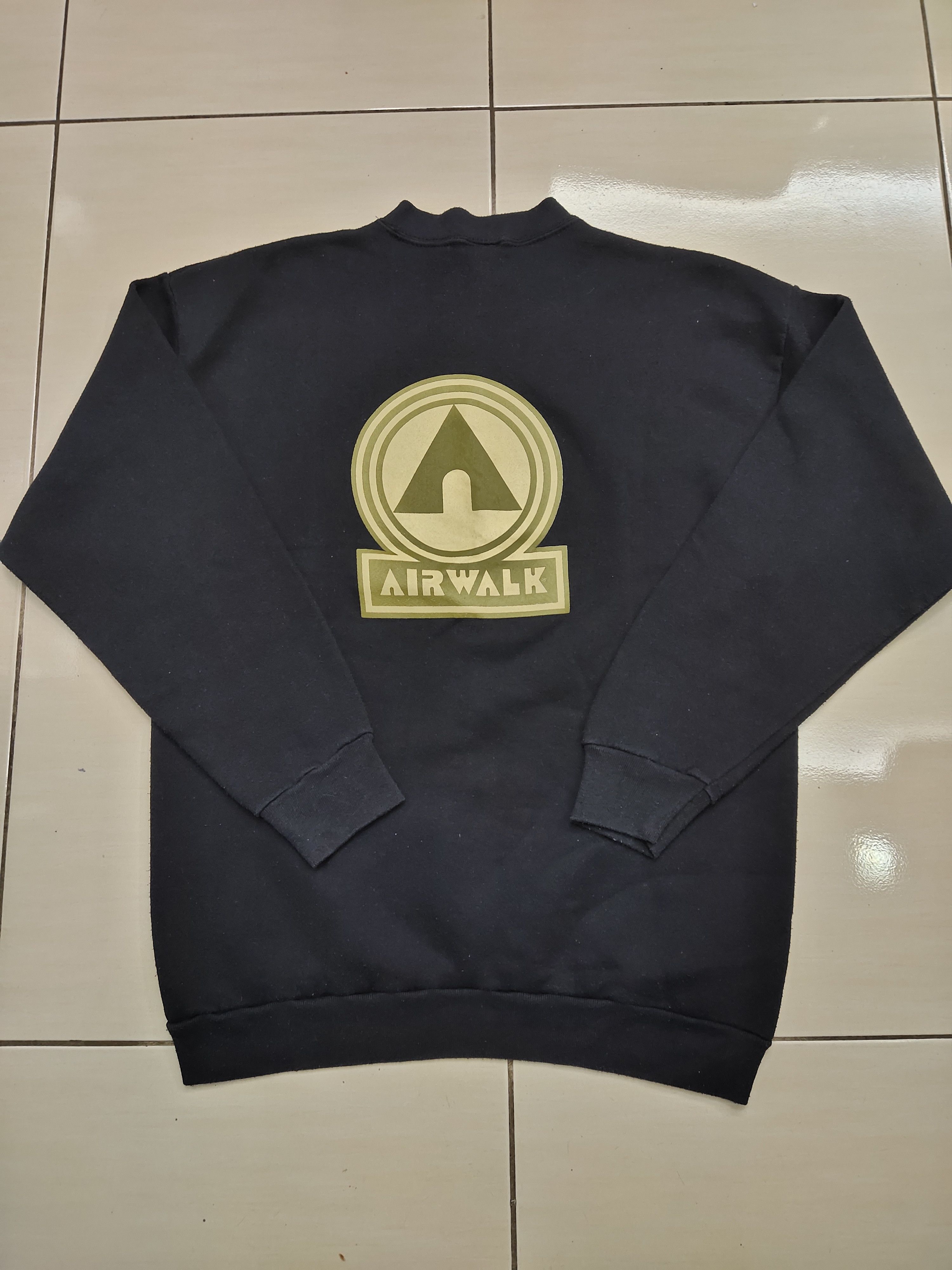 Vintage Vintage 90's Airwalk Big Logo Sweatshirt Size US L / EU 52-54 / 3 - 1 Thumbnail