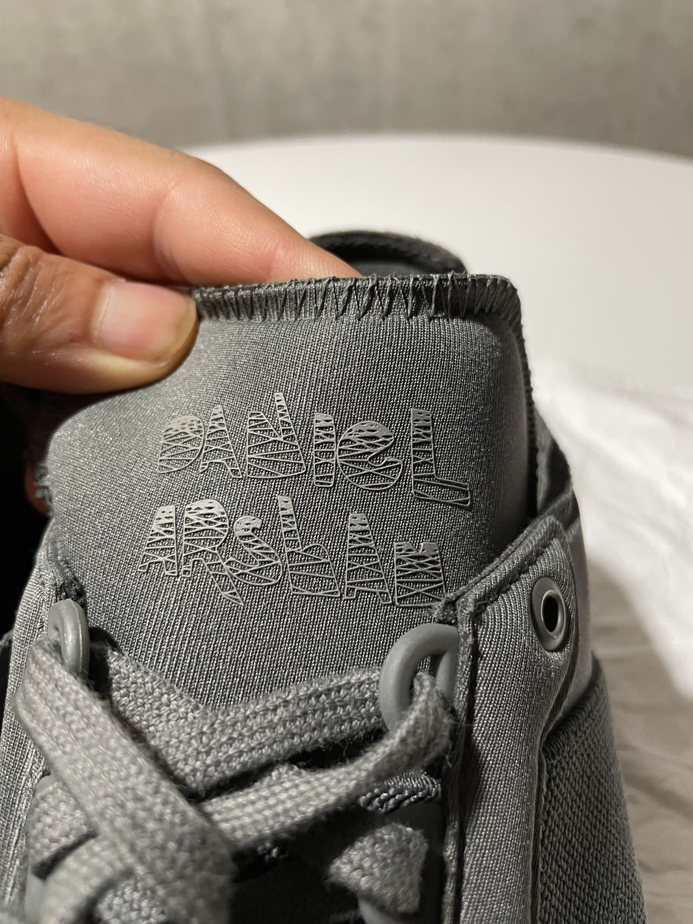 Adidas × Daniel Arsham Daniel Arsham x New York Present 'Dark Grey' Size US 10.5 / EU 43-44 - 3 Thumbnail