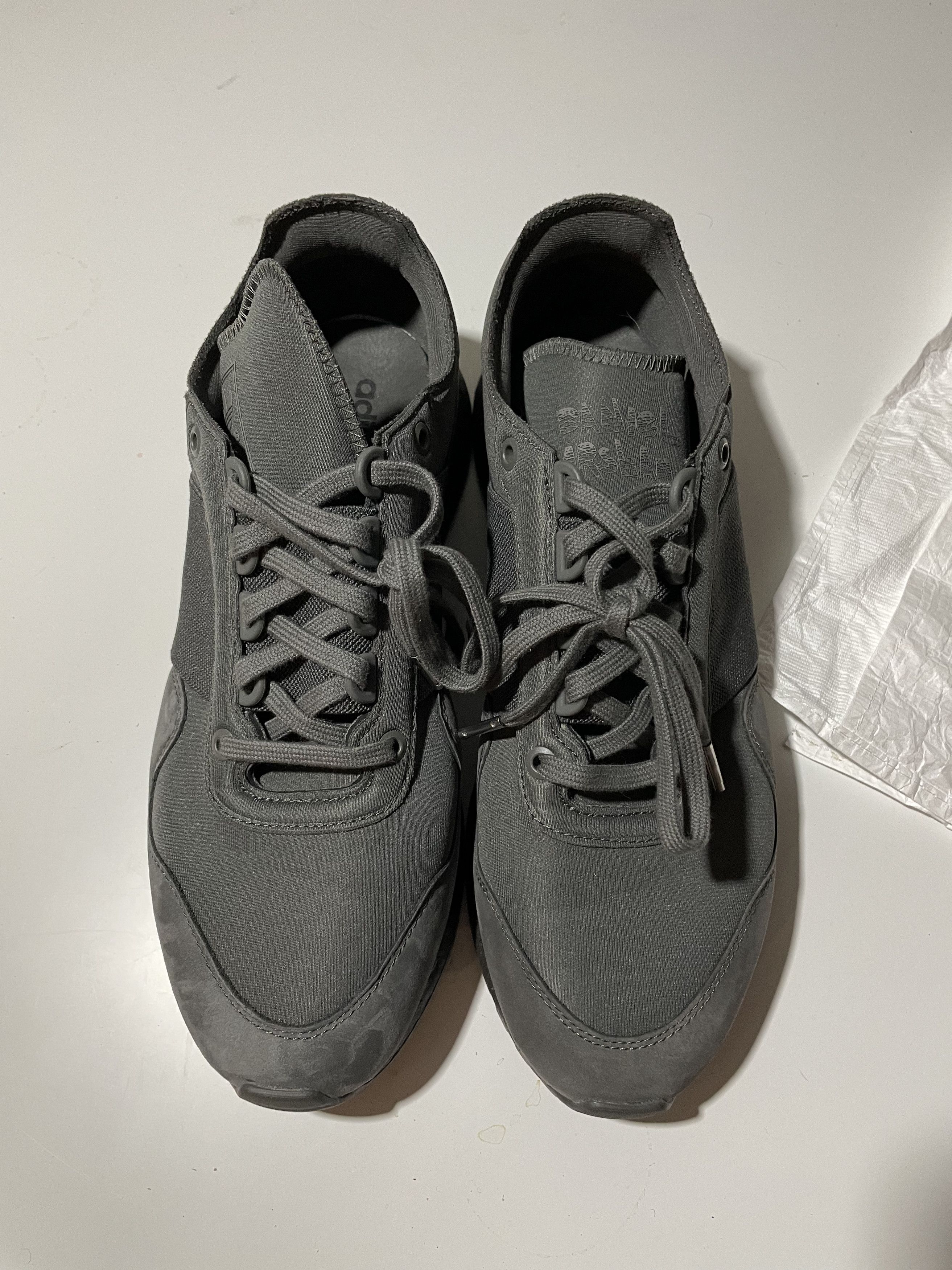 Adidas × Daniel Arsham Daniel Arsham x New York Present 'Dark Grey' Size US 10.5 / EU 43-44 - 4 Thumbnail