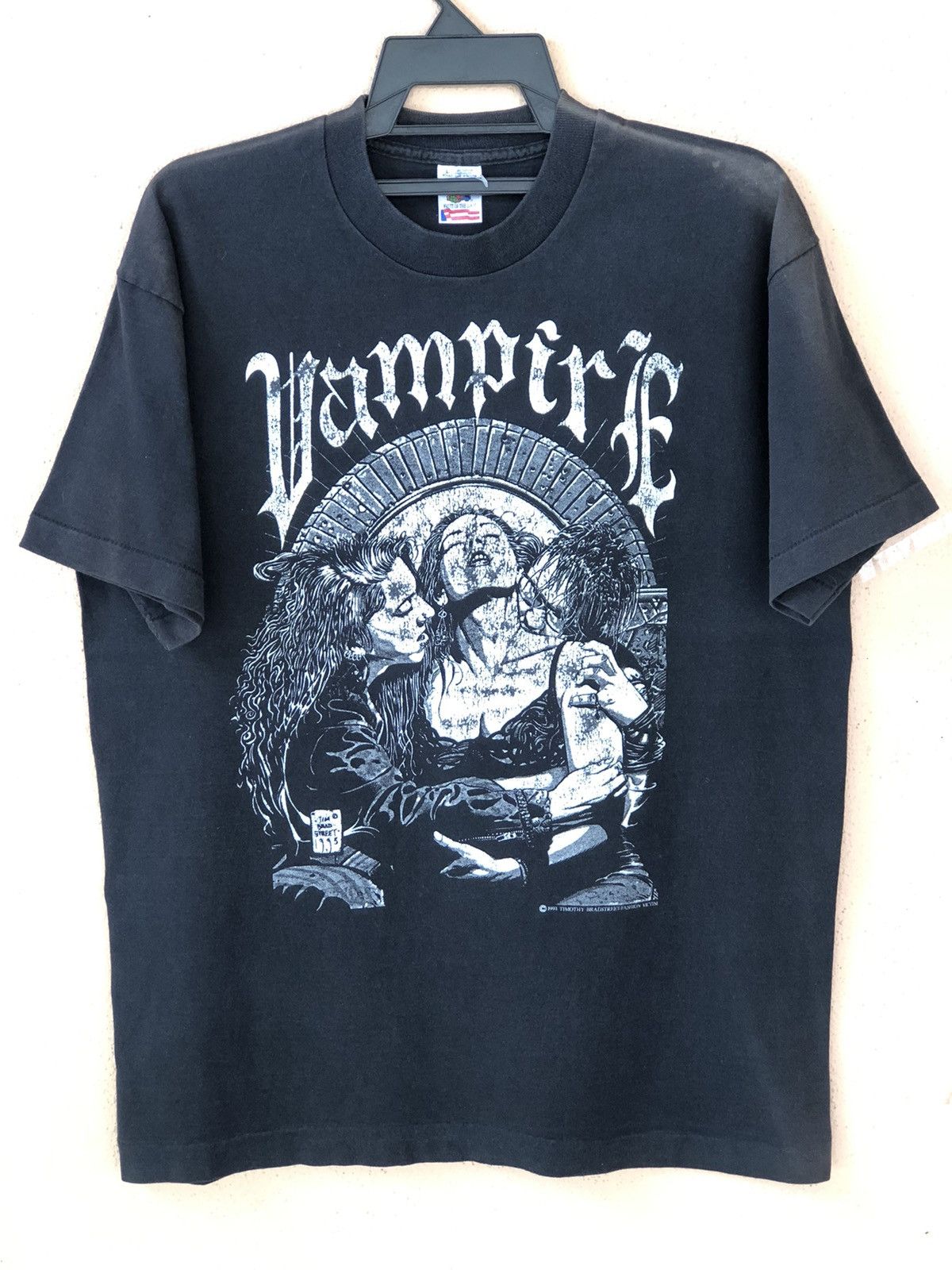 Expert Horror Vintage 90s VAMPIRE Fashion Victim Horror Distressed Tee Size US L / EU 52-54 / 3 - 1 Thumbnail