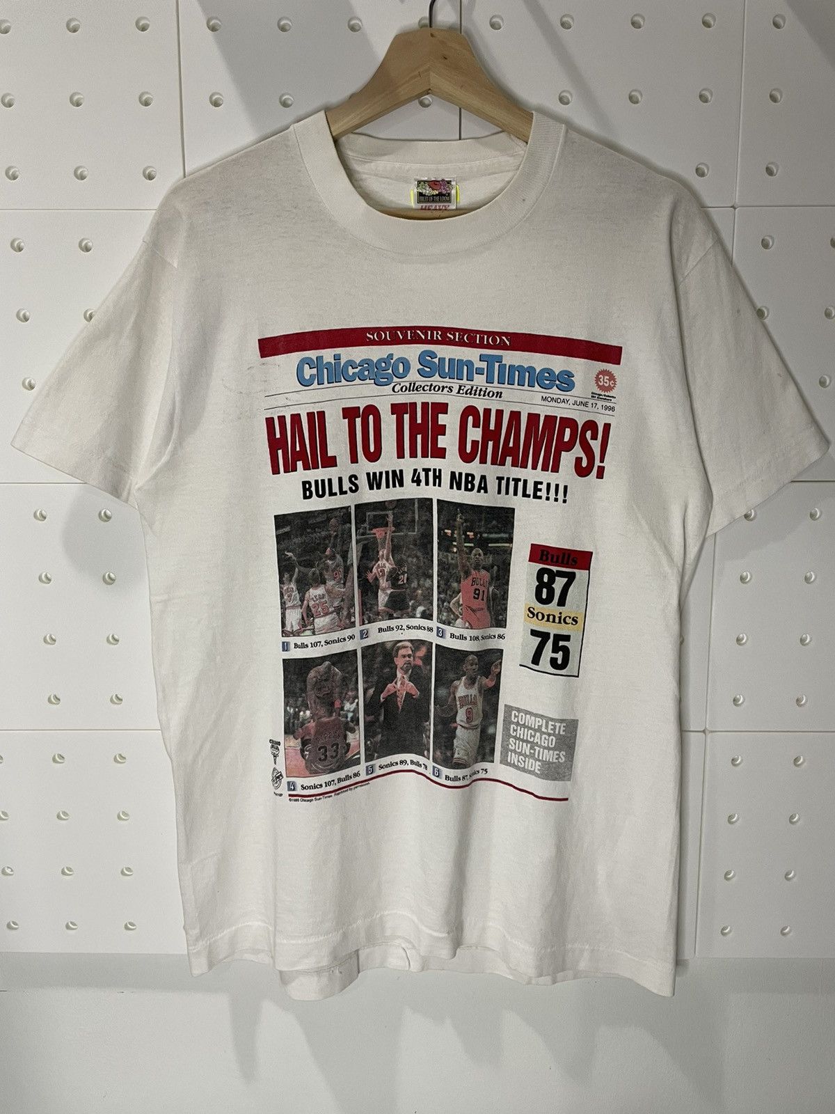 Vintage Newspaper tee Chicago Bulls rodman jordan