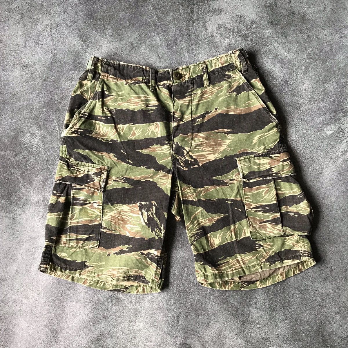 Vintage army camo tiger cargo short pants