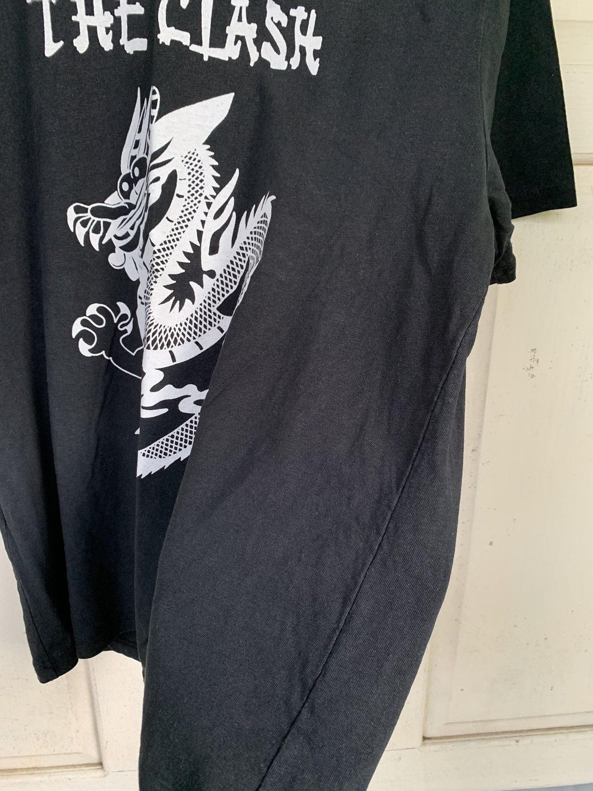 Band Tees × Vintage 💰binding offer💰 Vintage The Clash Dragon Design Bootleg Size US M / EU 48-50 / 2 - 4 Thumbnail