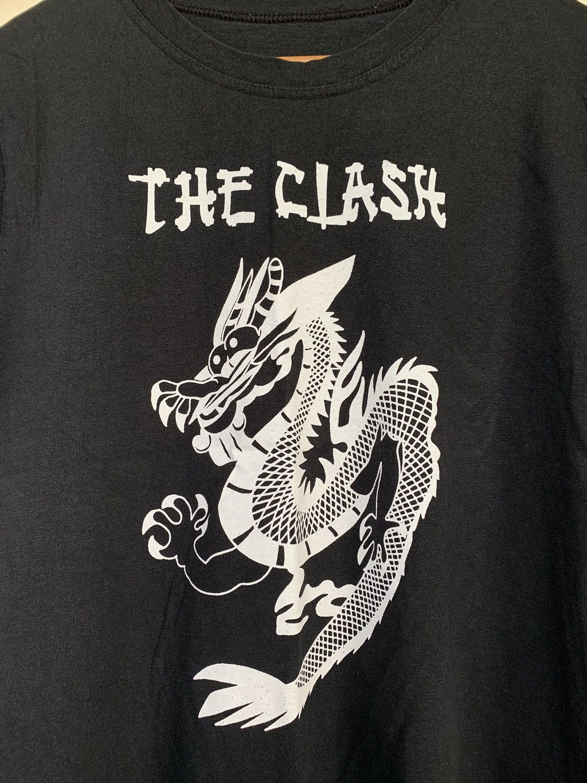 Band Tees × Vintage 💰binding offer💰 Vintage The Clash Dragon Design Bootleg Size US M / EU 48-50 / 2 - 3 Thumbnail