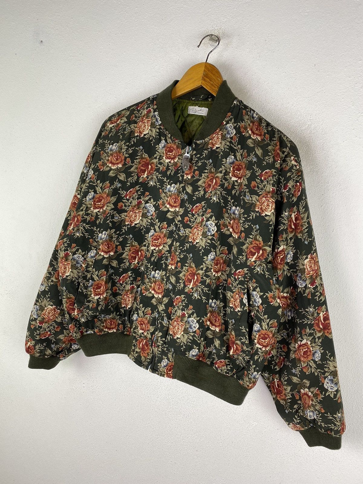 Japanese Brand 🔥DHL SHIPPING🔥FLOWERS MOTIFS BOMBER JACKET Size US L / EU 52-54 / 3 - 5 Thumbnail