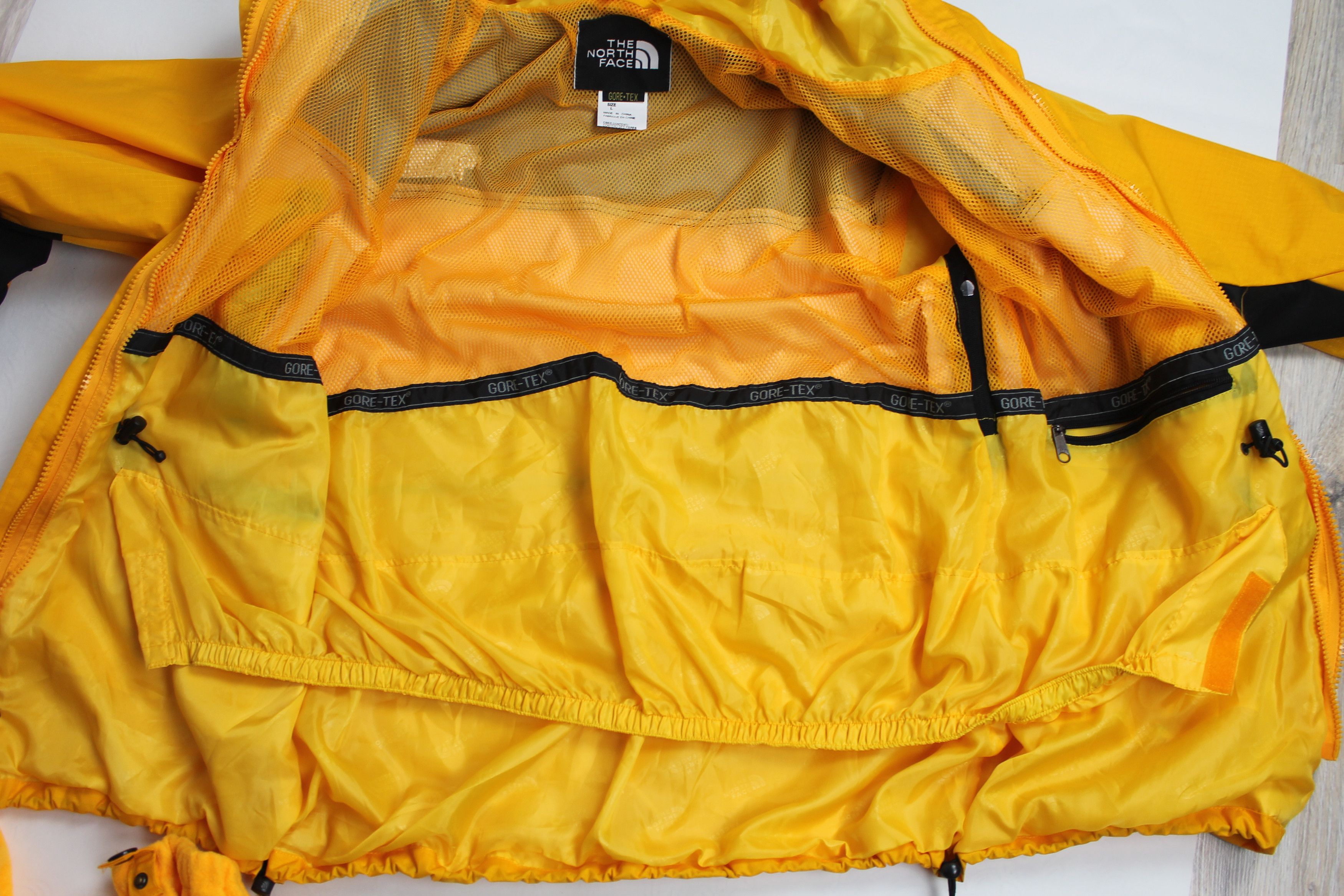 The North Face Vintage The North Face Mountain Light Jacket Yellow Size US L / EU 52-54 / 3 - 13 Thumbnail