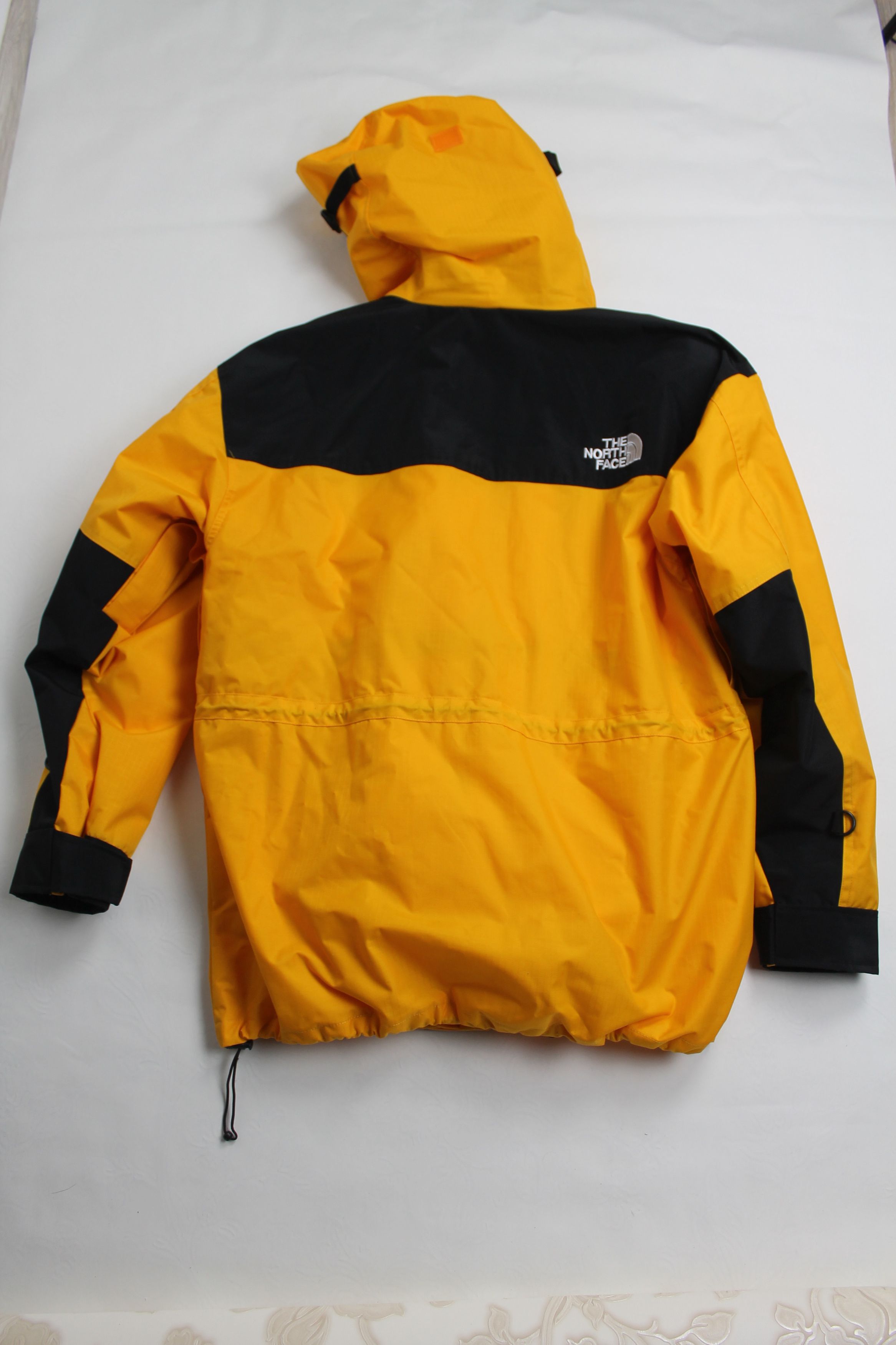 The North Face Vintage The North Face Mountain Light Jacket Yellow Size US L / EU 52-54 / 3 - 3 Thumbnail
