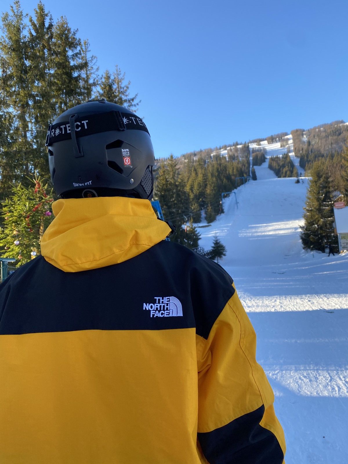 The North Face Vintage The North Face Mountain Light Jacket Yellow Size US L / EU 52-54 / 3 - 2 Thumbnail