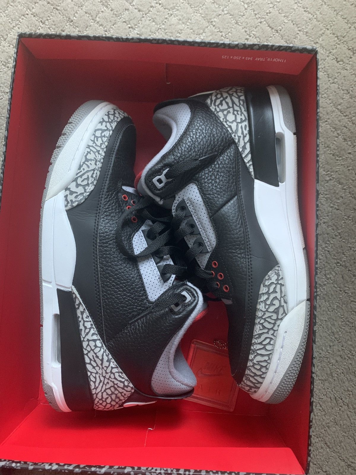 Jordan Brand × Nike Jordan 3 Retro Black Cement 2018 Size US 10.5 / EU 43-44 - 2 Thumbnail