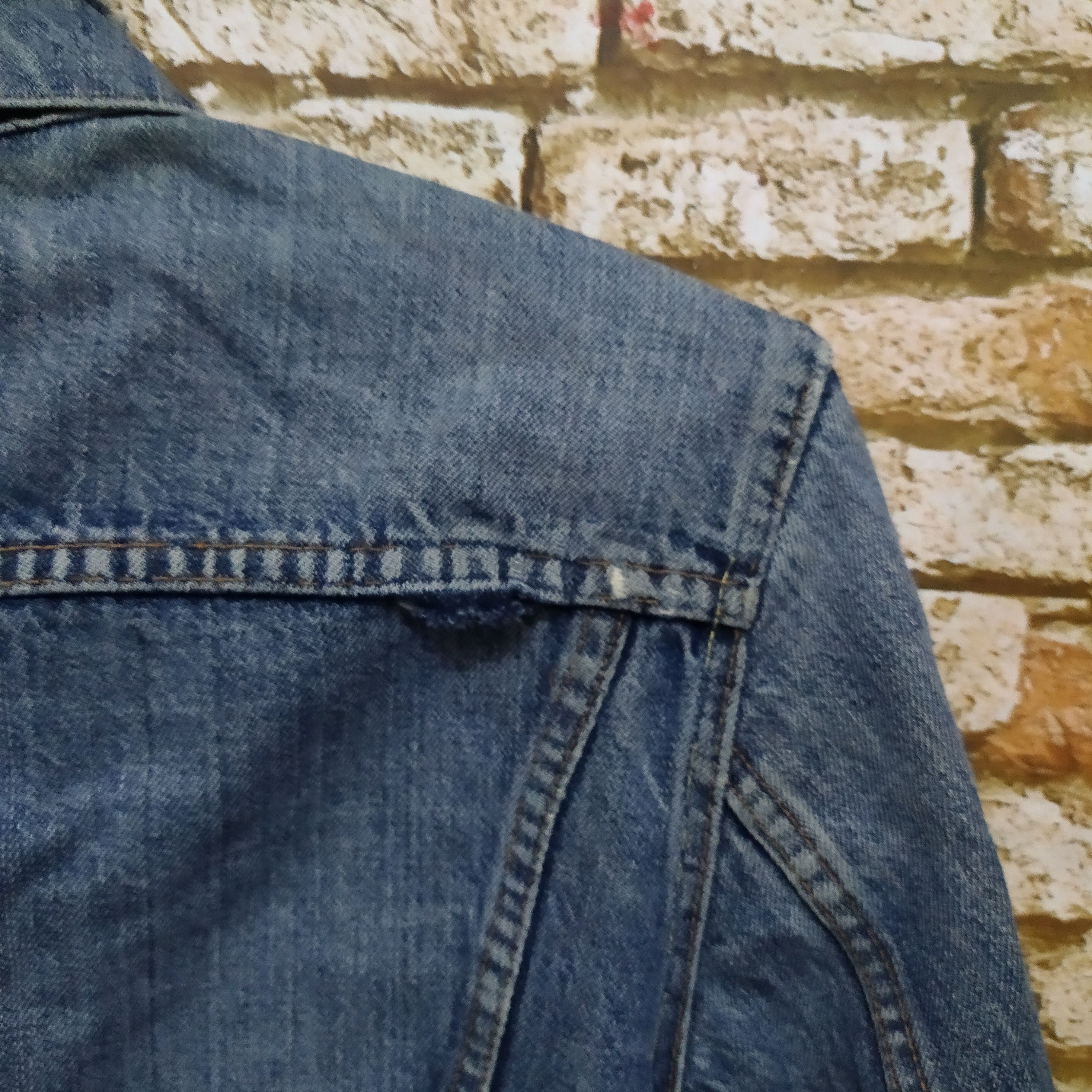 Levi's 60/70s LEVIS BIG E BUTTON 525 DENIM DISTRESSED JACKET (D72) Size US M / EU 48-50 / 2 - 7 Thumbnail