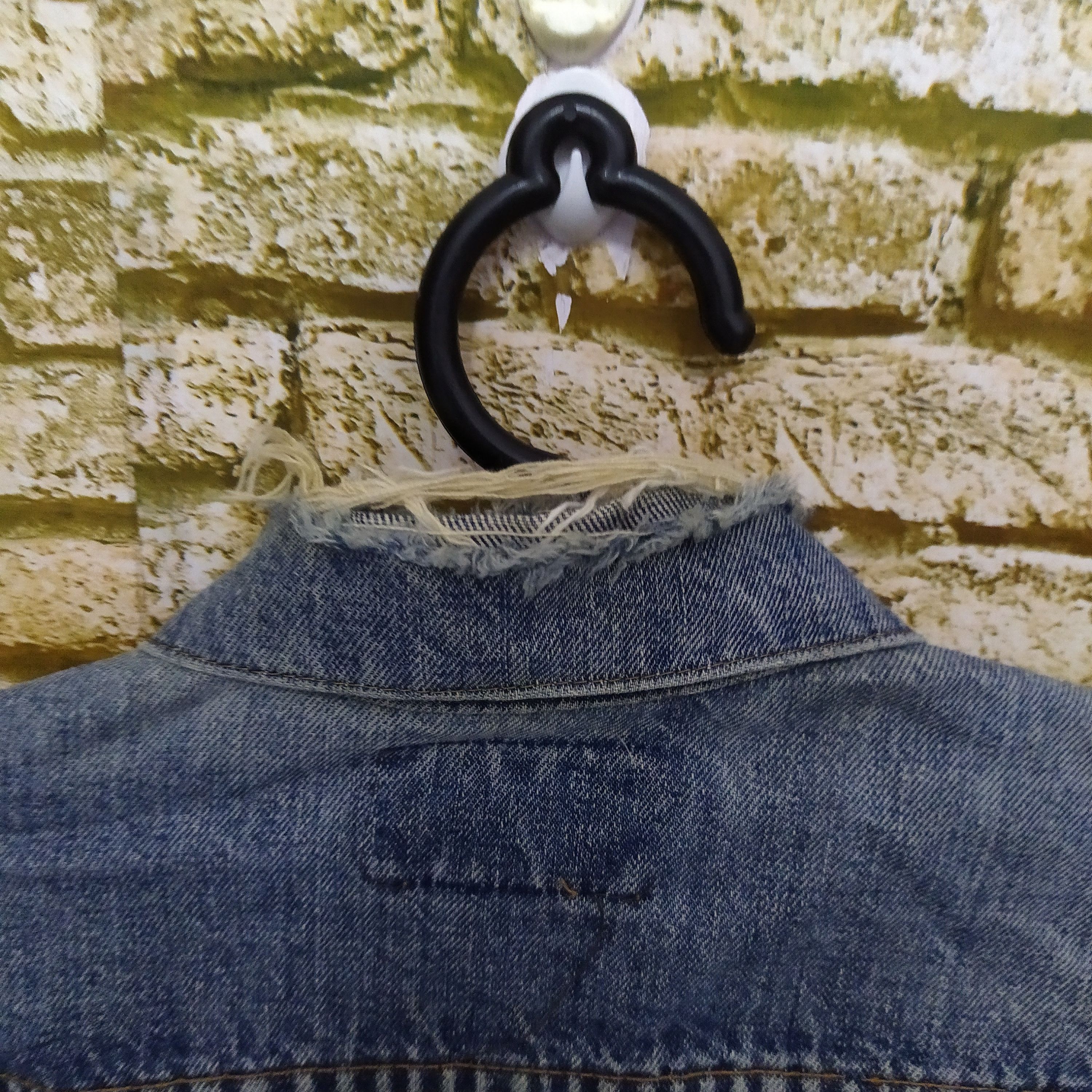 Levi's 60/70s LEVIS BIG E BUTTON 525 DENIM DISTRESSED JACKET (D72) Size US M / EU 48-50 / 2 - 3 Thumbnail